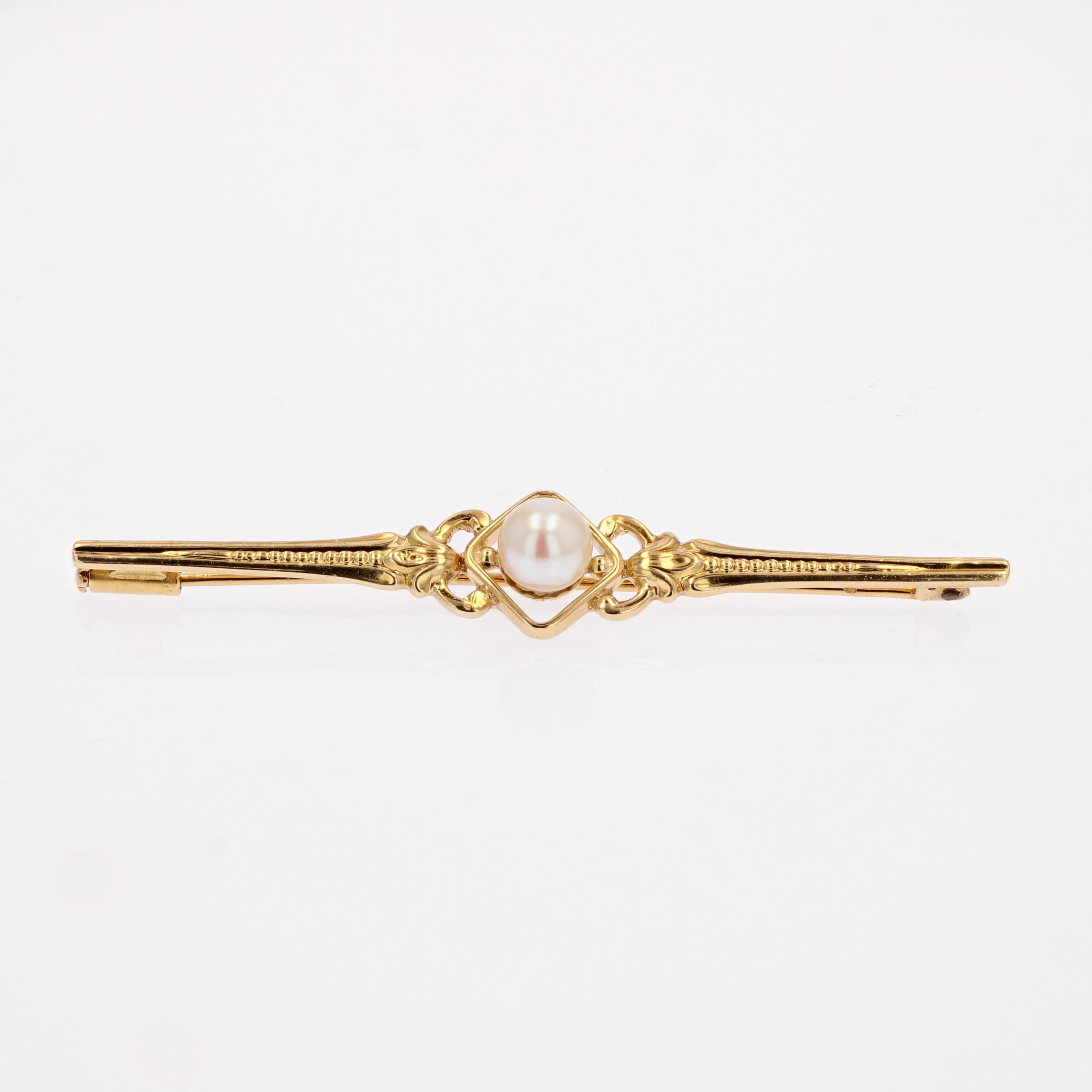 French 1960s Cultured Pearl 18 Karat Yellow Gold Bar Brooch For Sale 1