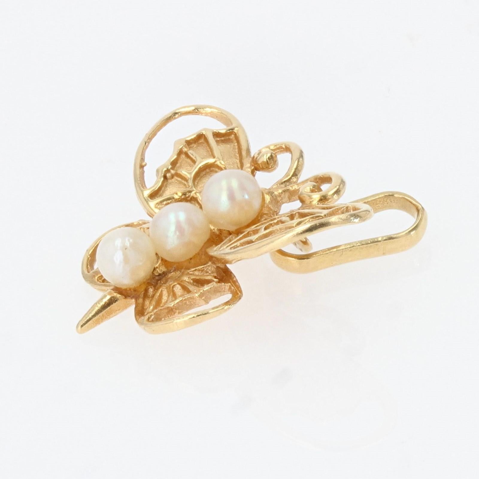 French 1960s Cultured Pearl 18 Karat Yellow Gold Butterfly Charm Pendant In Good Condition In Poitiers, FR