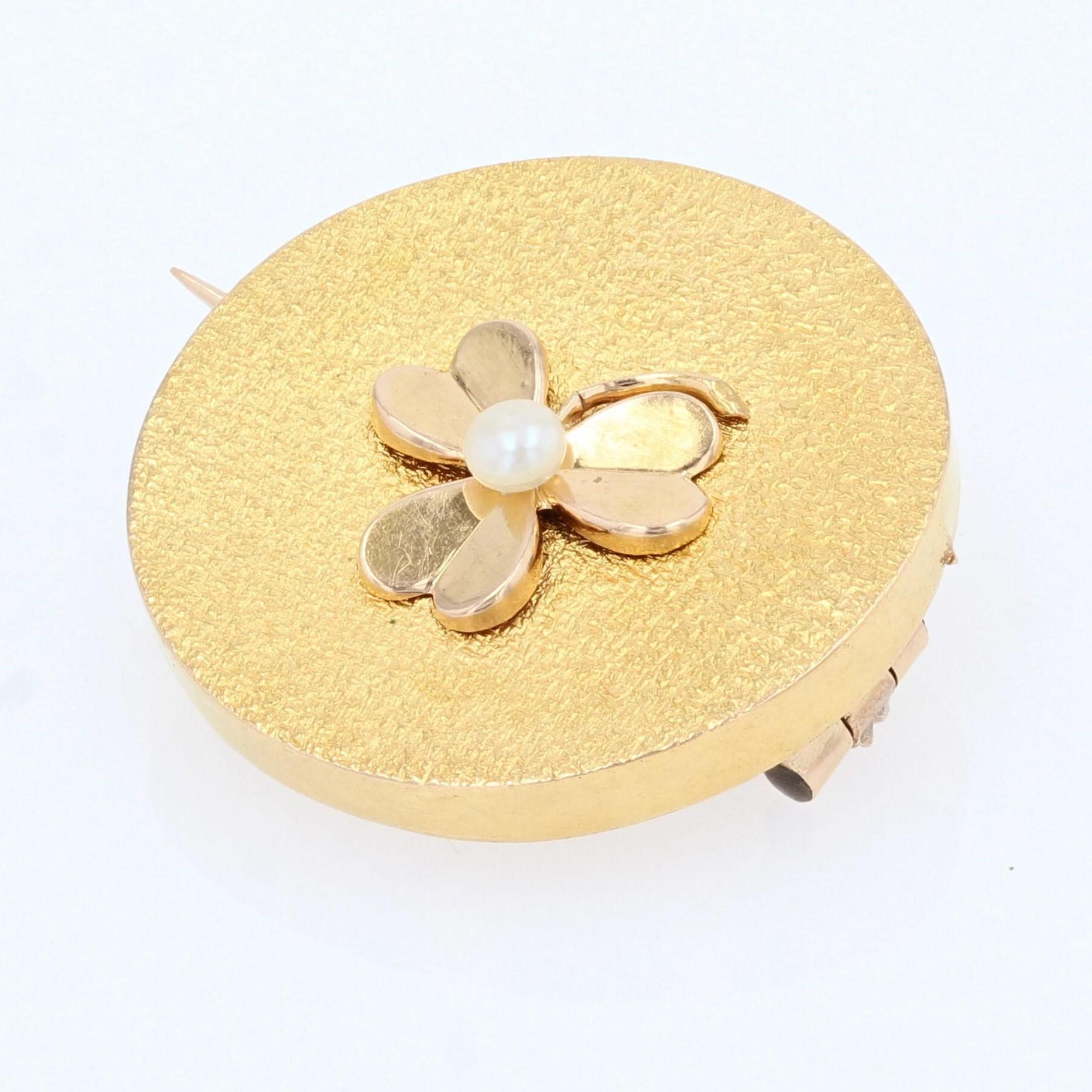 Women's French, 1960s Cultured Pearl 18 Karat Yellow Gold Clover Brooch