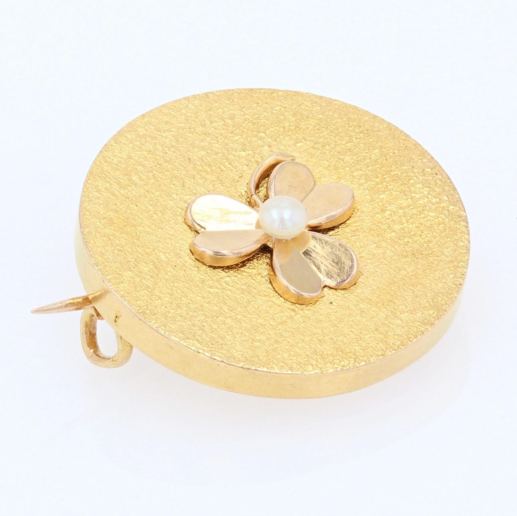 French, 1960s Cultured Pearl 18 Karat Yellow Gold Clover Brooch 2