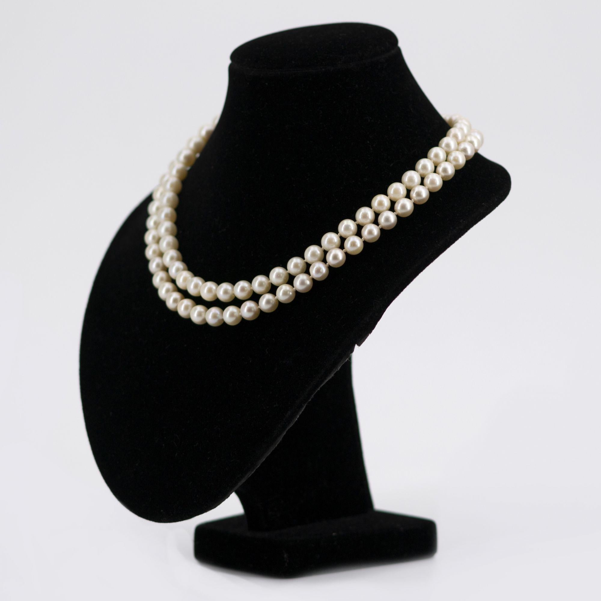 Doppelreihige Zuchtperlen-Halskette aus 18 Karat Gelbgold aus den 1960er Jahren (Perle) im Angebot