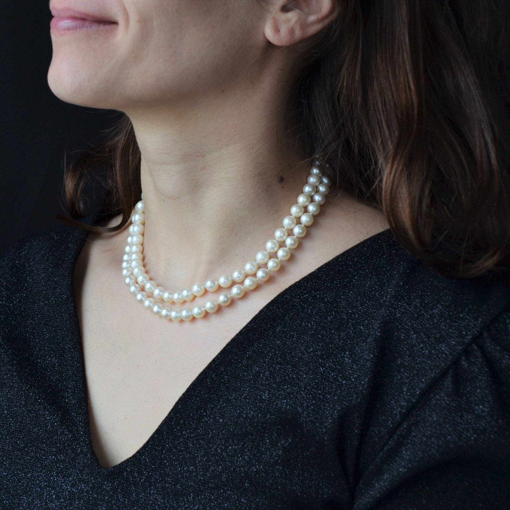 Collier  double range de perles de culture franaises des annes 1960 en or jaune 18 carats Bon état - En vente à Poitiers, FR