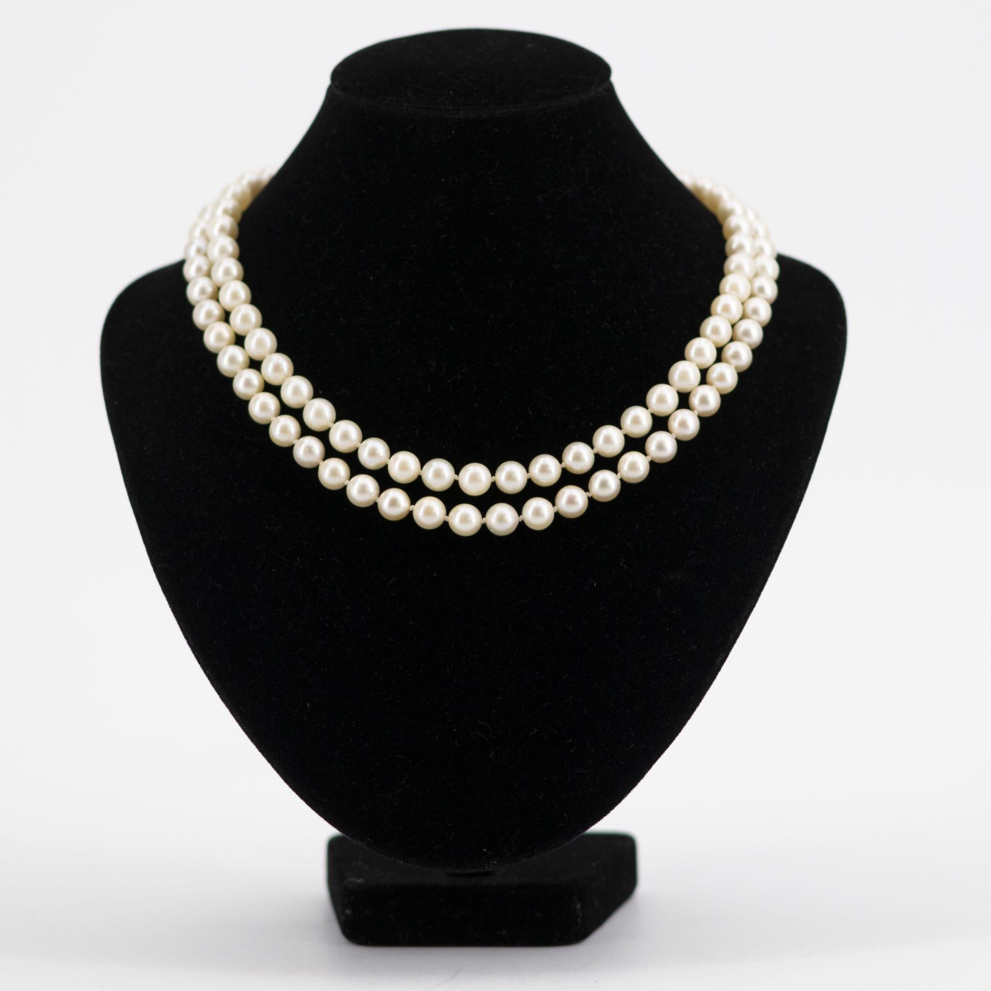 Collier  double range de perles de culture franaises des annes 1960 en or jaune 18 carats Pour femmes en vente