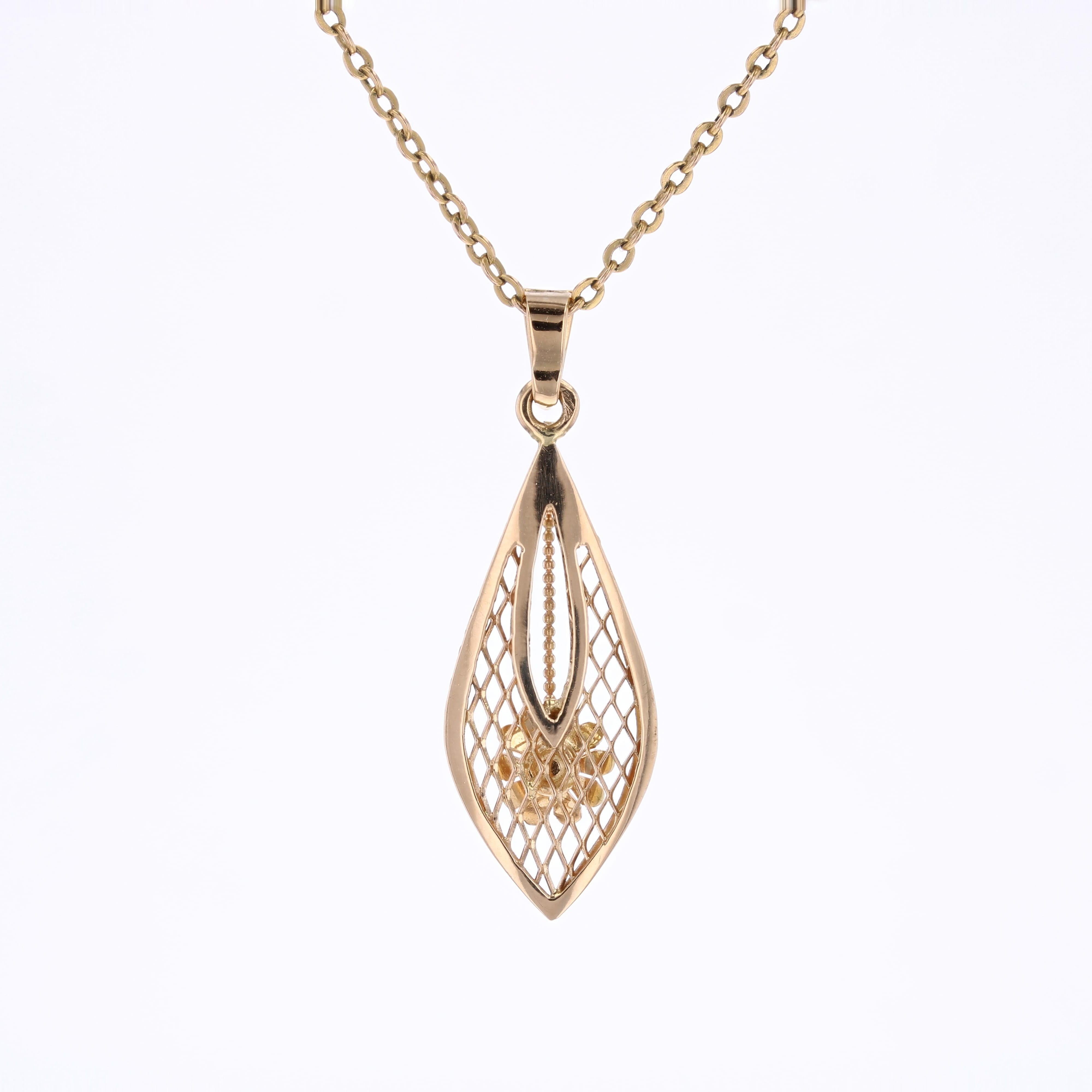 Ciondolo a forma di goccia in oro giallo 18 carati con perla coltivata francese del 1960 in vendita 3