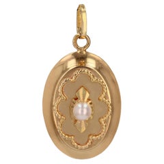 French 1960s Cultured Pearl 18 Karat Yellow Gold Oval Shaped Pendant