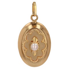 French 1960s Cultured Pearl 18 Karat Yellow Gold Oval Shaped Pendant