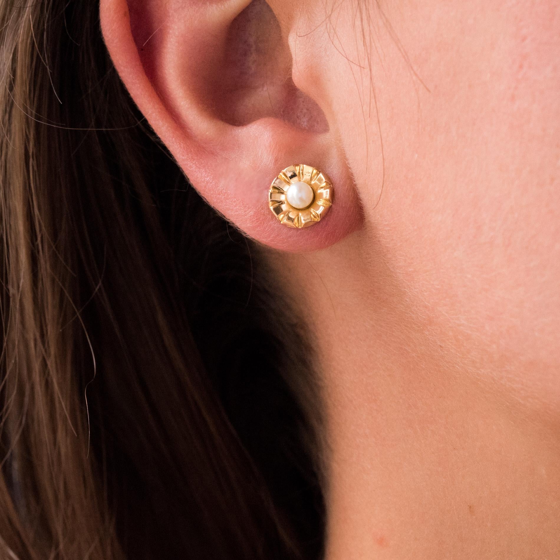 Women's French 1960s Cultured Pearl 18 Karat Yellow Gold Stud Earrings