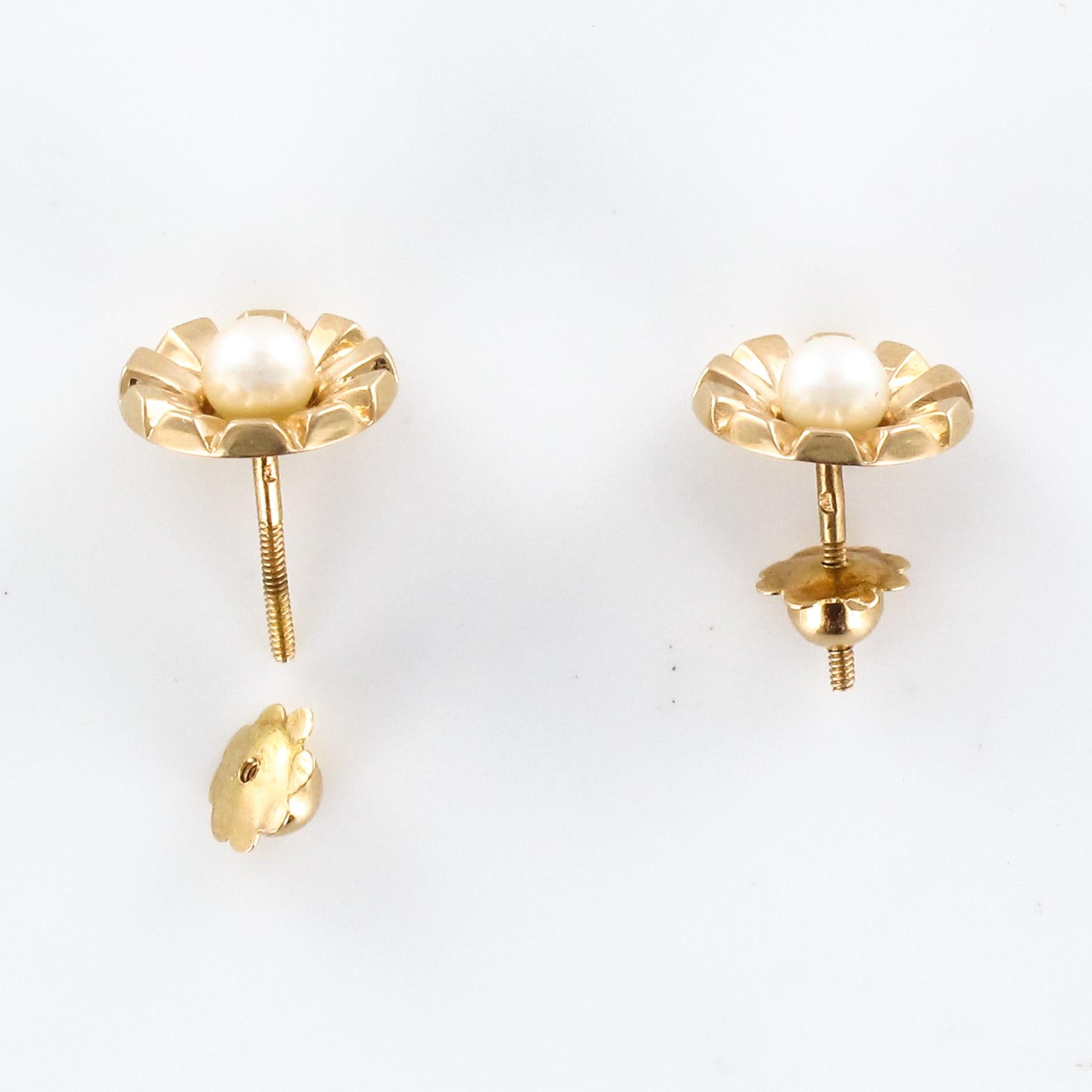 French 1960s Cultured Pearl 18 Karat Yellow Gold Stud Earrings 3