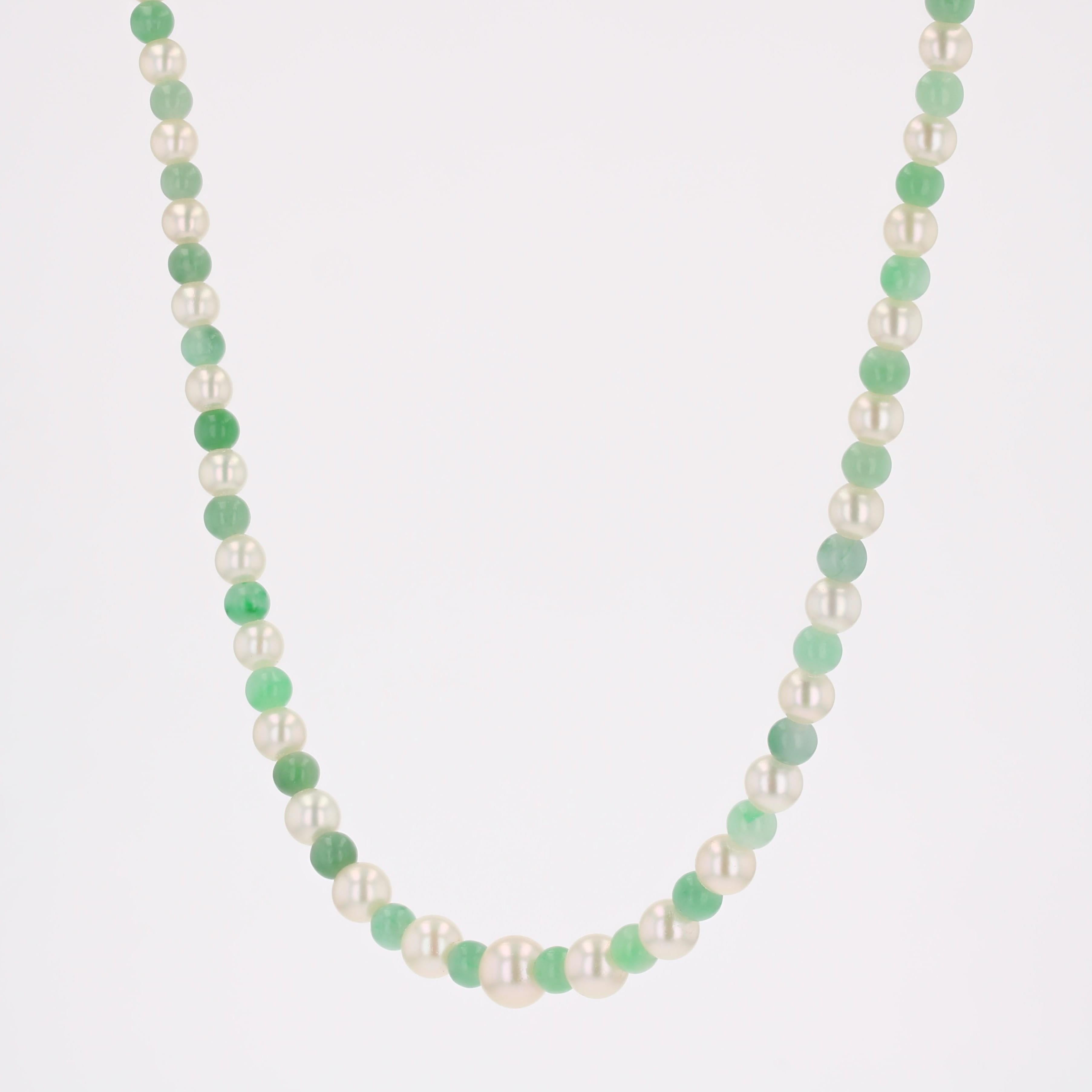 Donna Perle coltivate francesi del 1960, perle di giada, collana con chiusura in oro rosa 18 carati in vendita