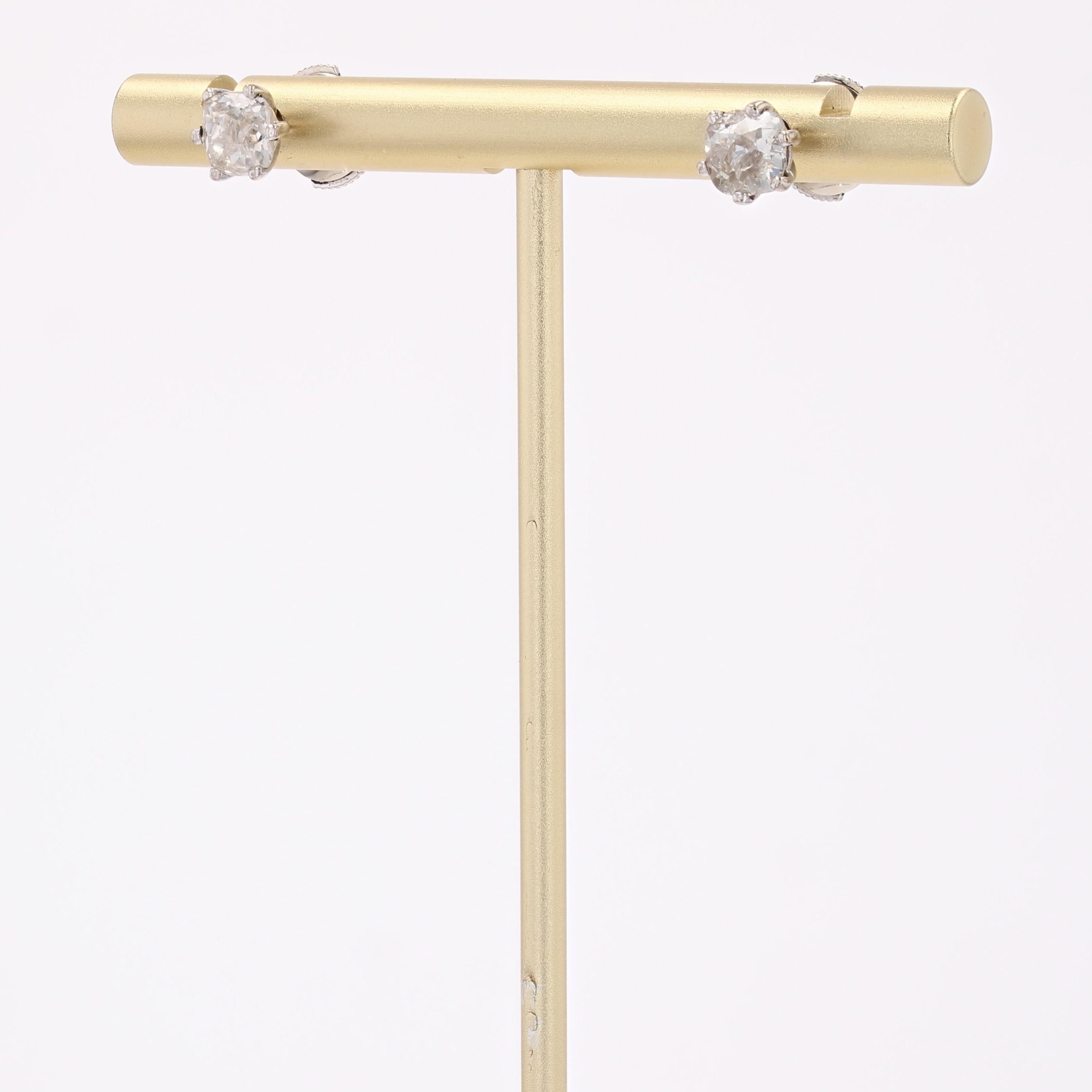 Taille coussin Boucles d'oreilles en or blanc 18 carats avec diamants taille coussin des années 1960 en vente