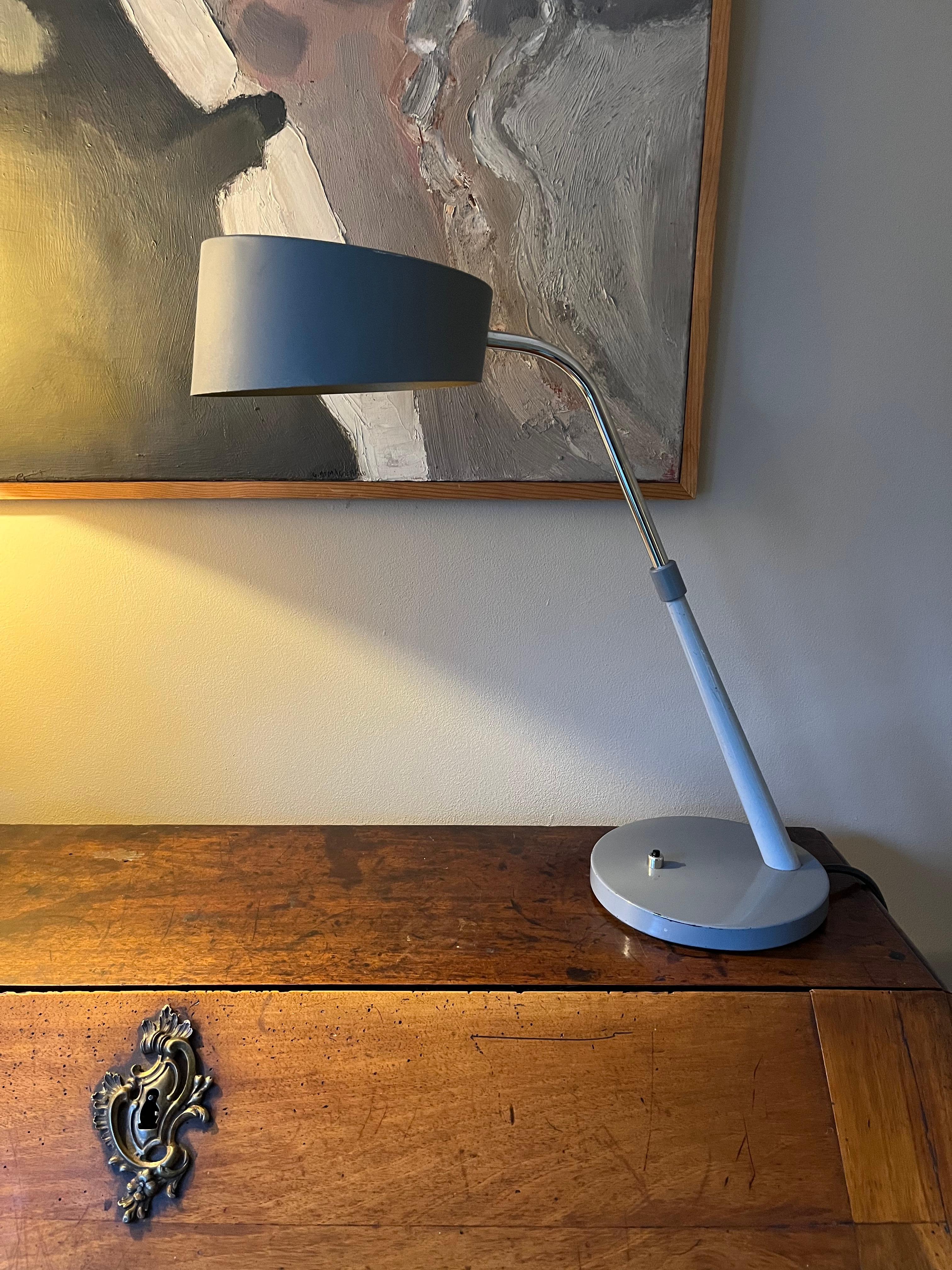 French 1960’s desk lamp For Sale 3