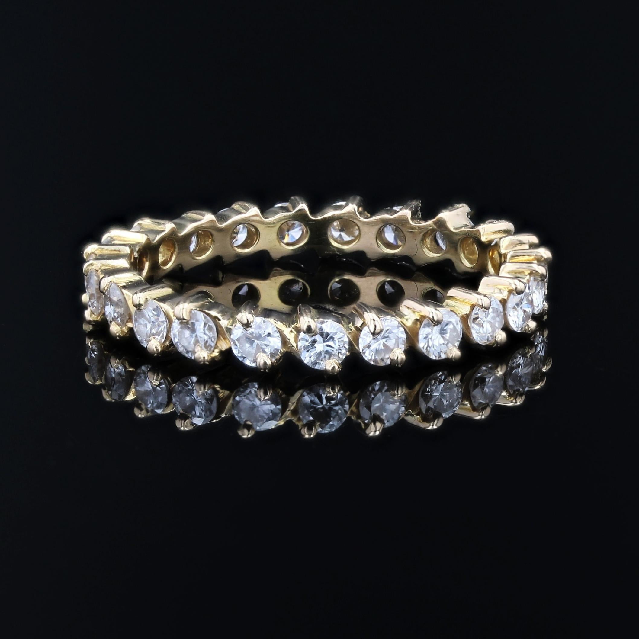 Anello nuziale di eternità in oro giallo 18 carati con diamante francese del 1960 In condizioni buone in vendita a Poitiers, FR