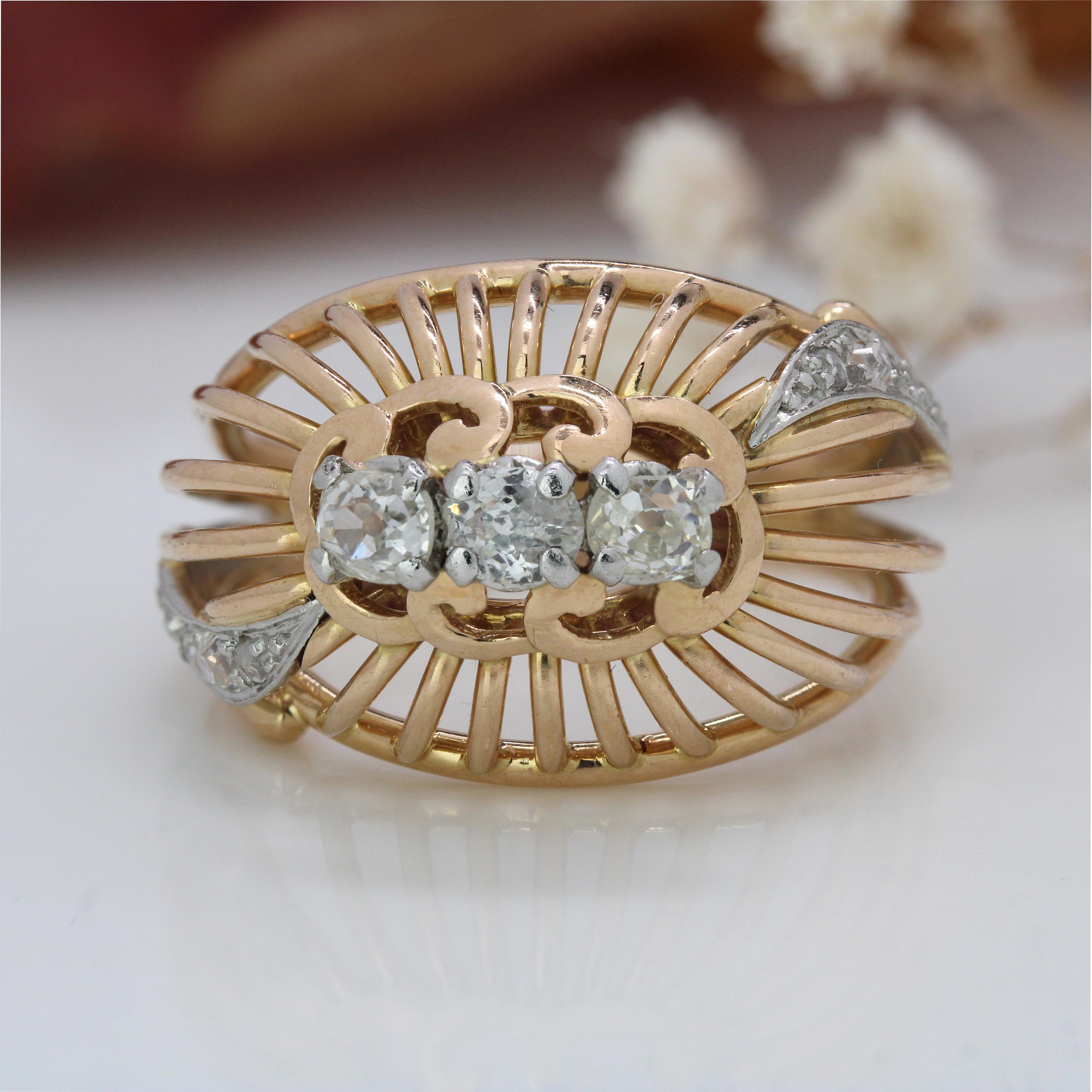 Rétro Bague à dôme en or jaune 18 carats avec diamant des années 1960 en vente
