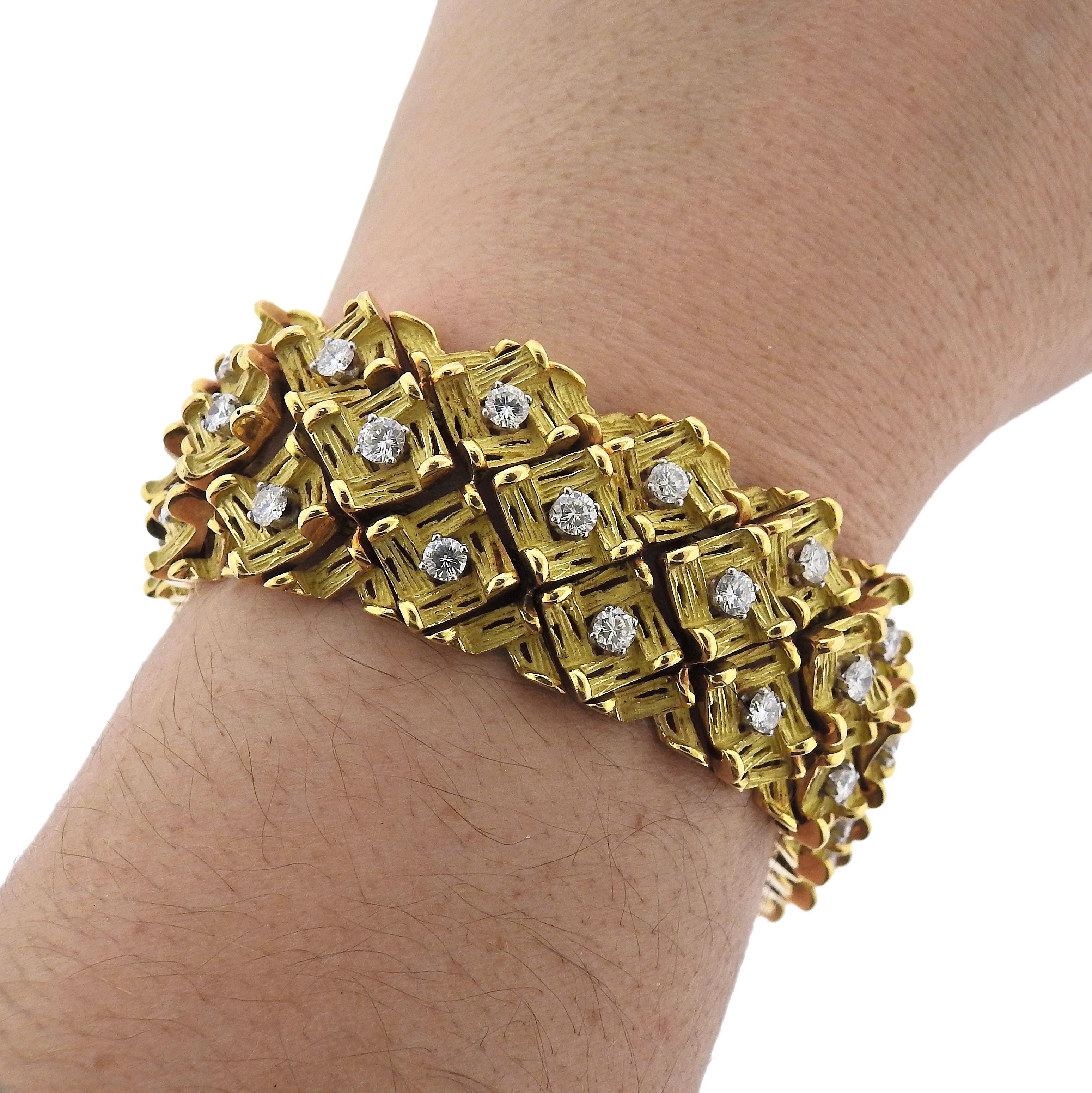 French 1960s Diamond Gold Bracelet In Excellent Condition For Sale In New York, NY