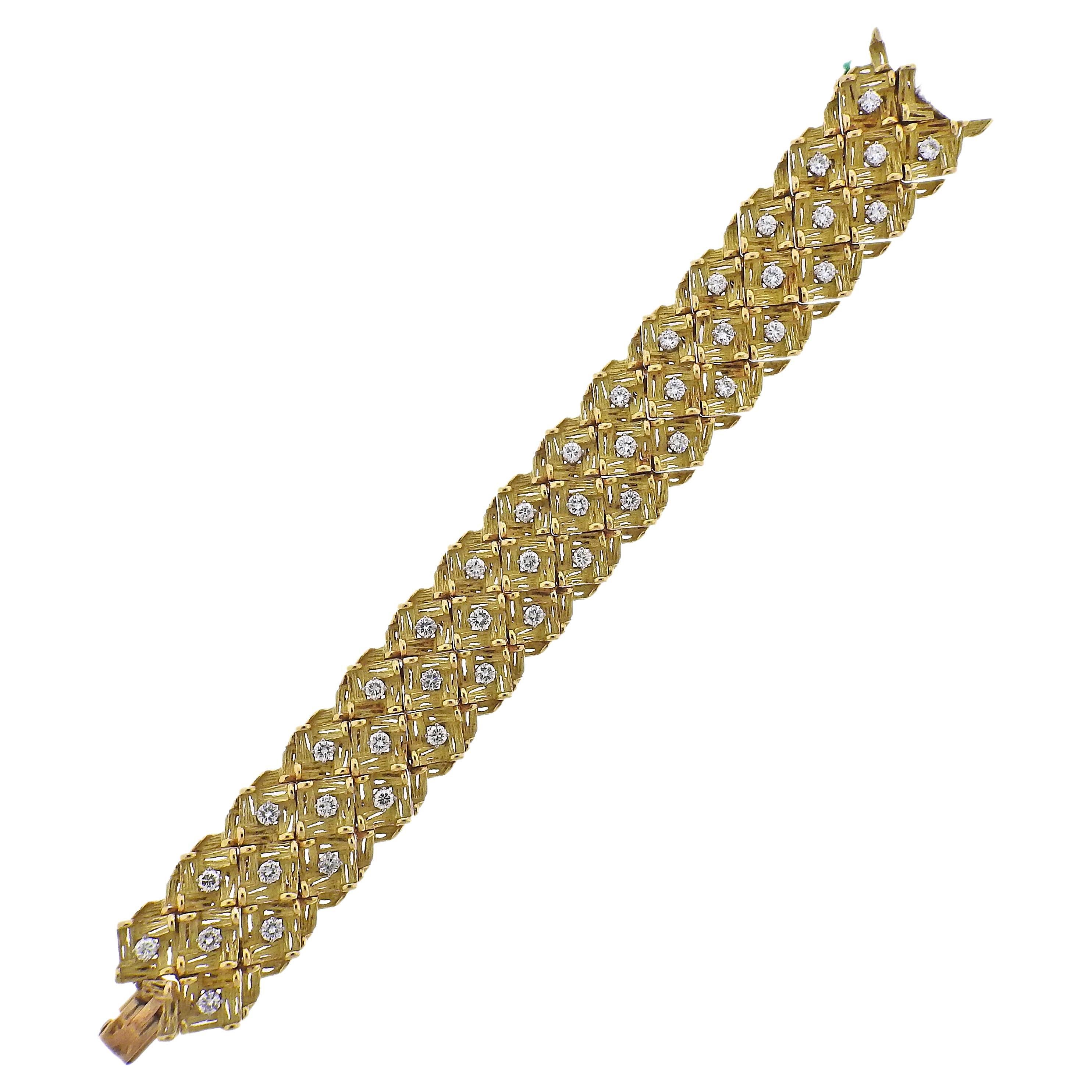Bracelet français en or et diamants des années 1960 en vente