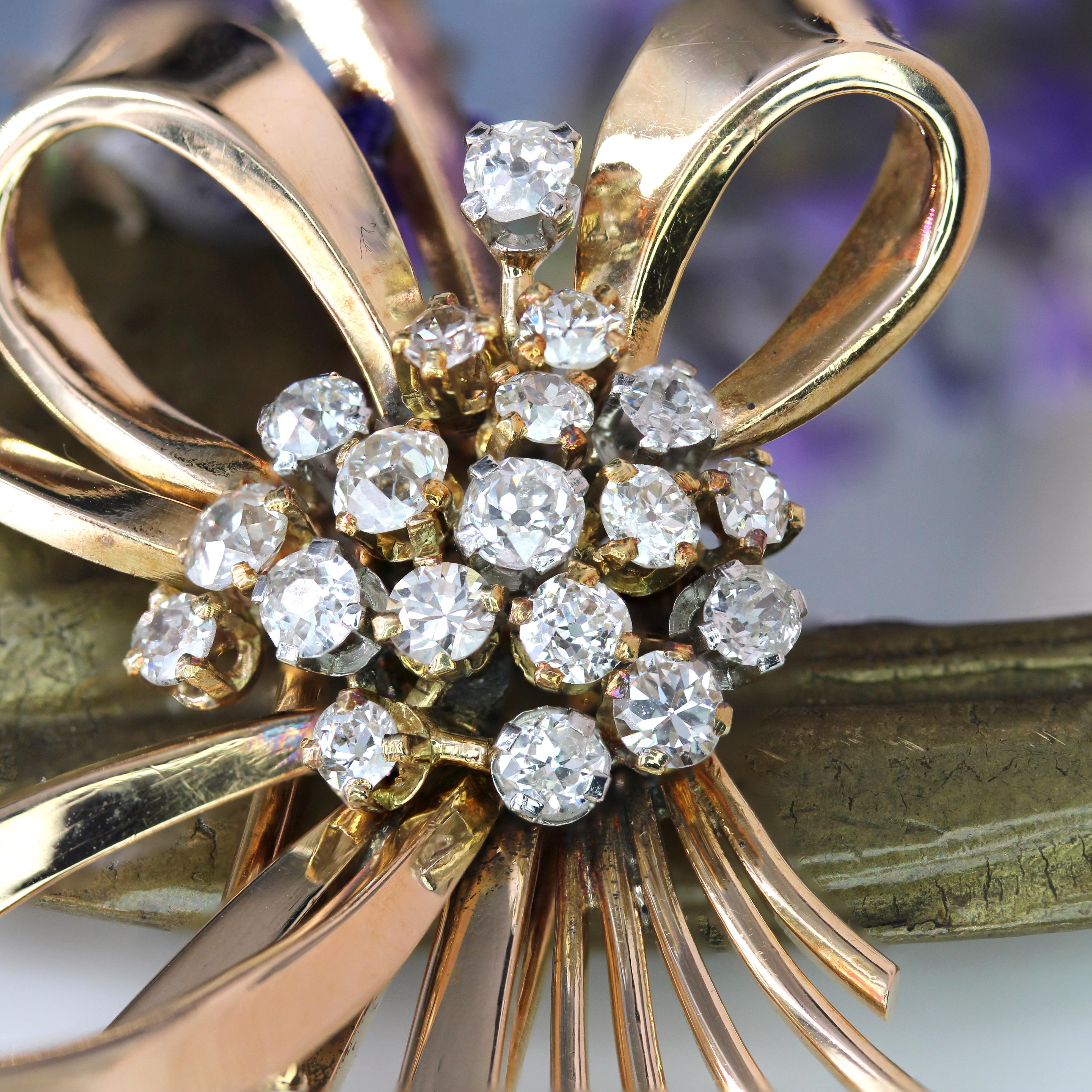 Französische 1960er Jahre Diamanten 18 Karat Rose Gold Schleife Brosche Damen im Angebot