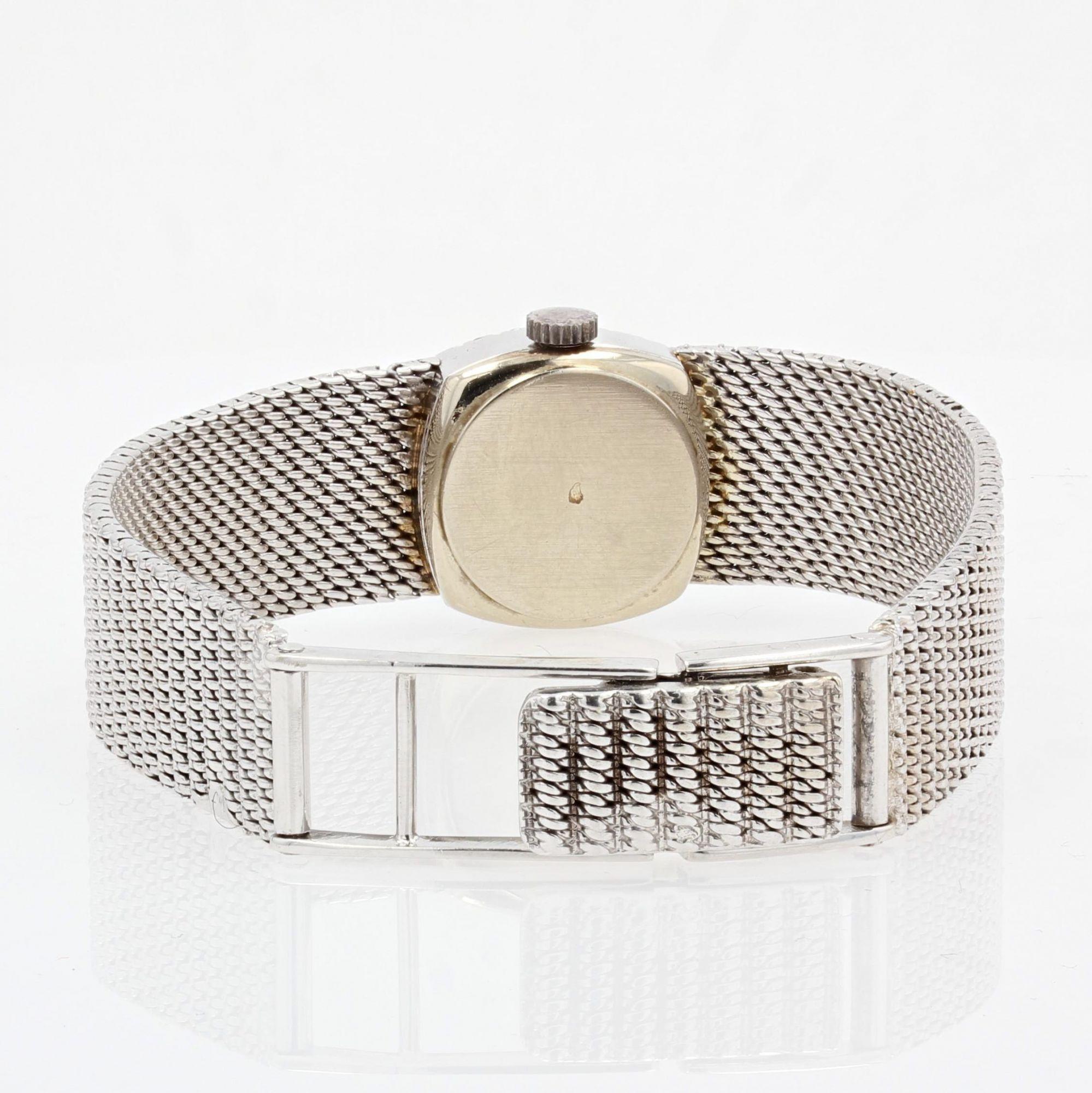 French 1960s Diamonds 18 Karat White Gold Lady's Watch In Good Condition For Sale In Poitiers, FR