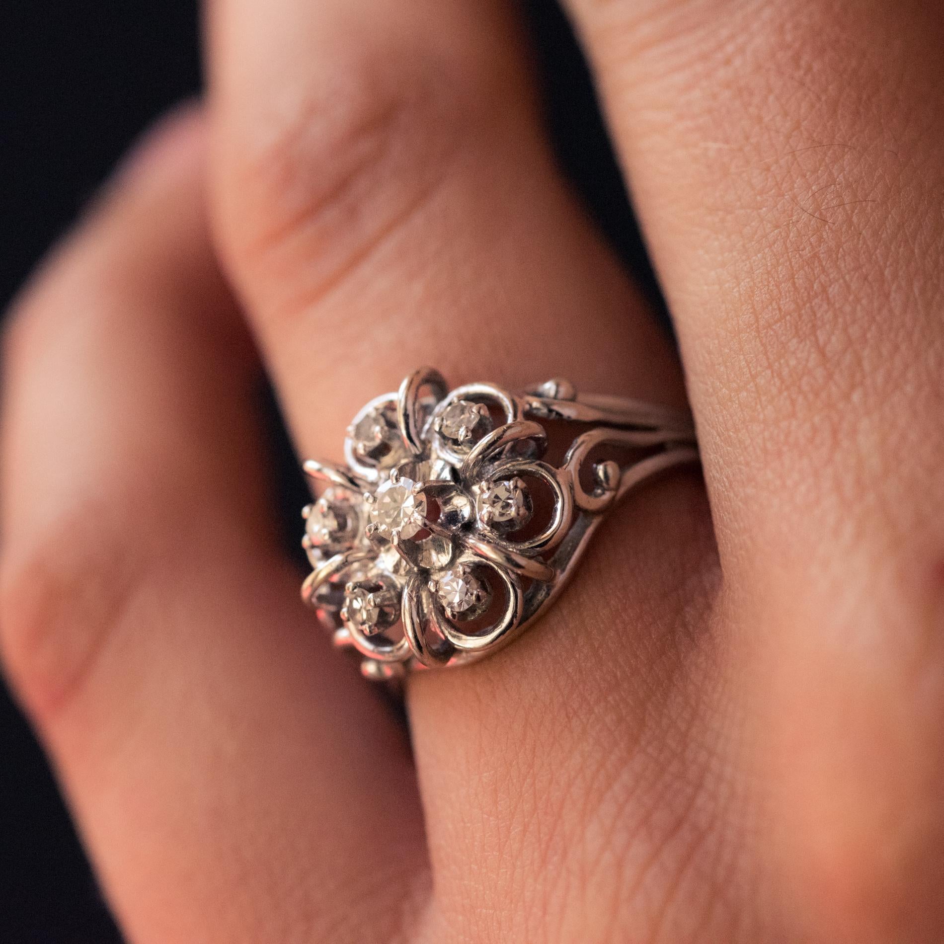 Rétro Bague à fil en or blanc 18 carats, diamants des années 1960 françaises en vente