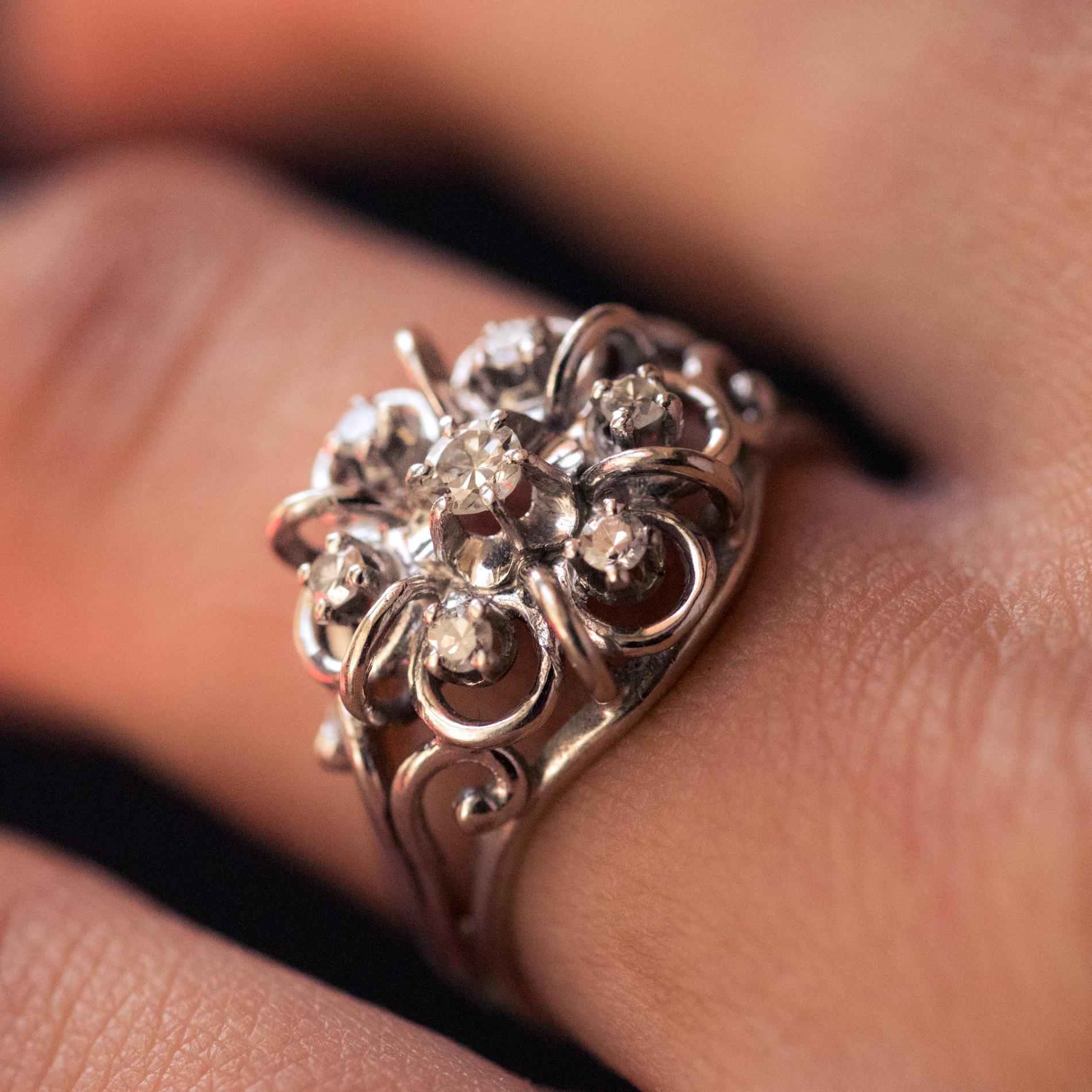 Bague à fil en or blanc 18 carats, diamants des années 1960 françaises en vente 1