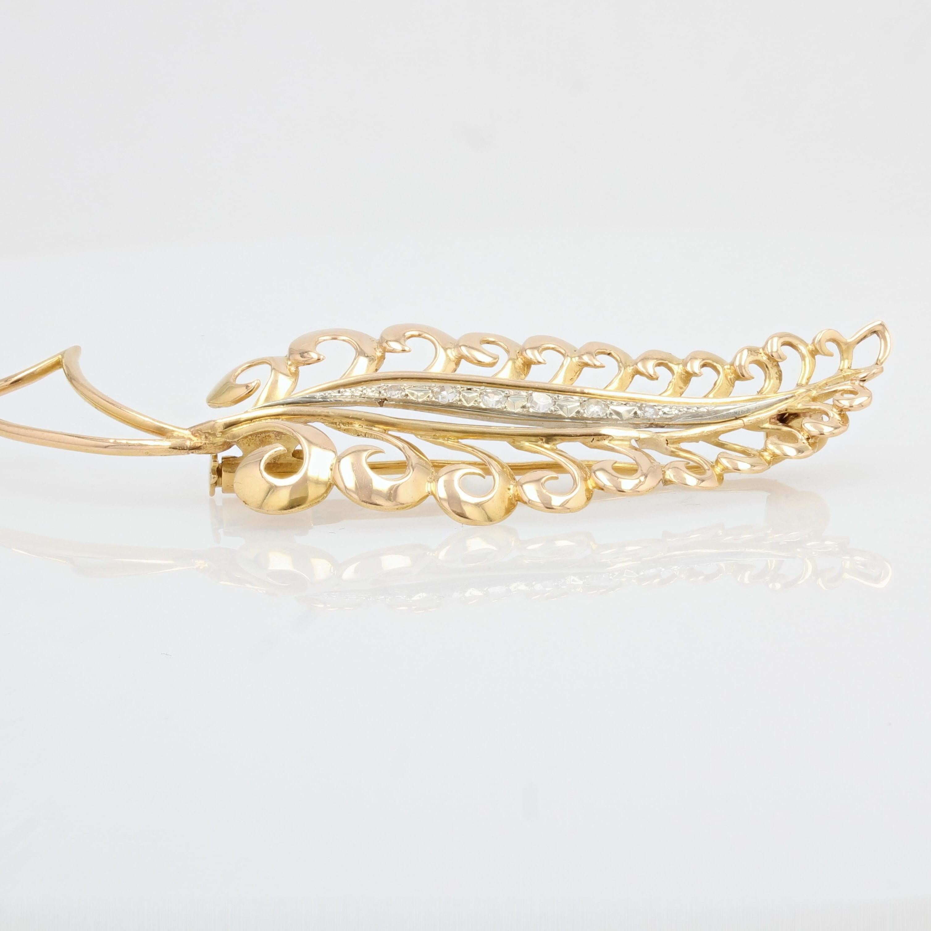 French 1960s Diamonds 18 Karat Yellow White Gold Leaf Brooch For Sale 3