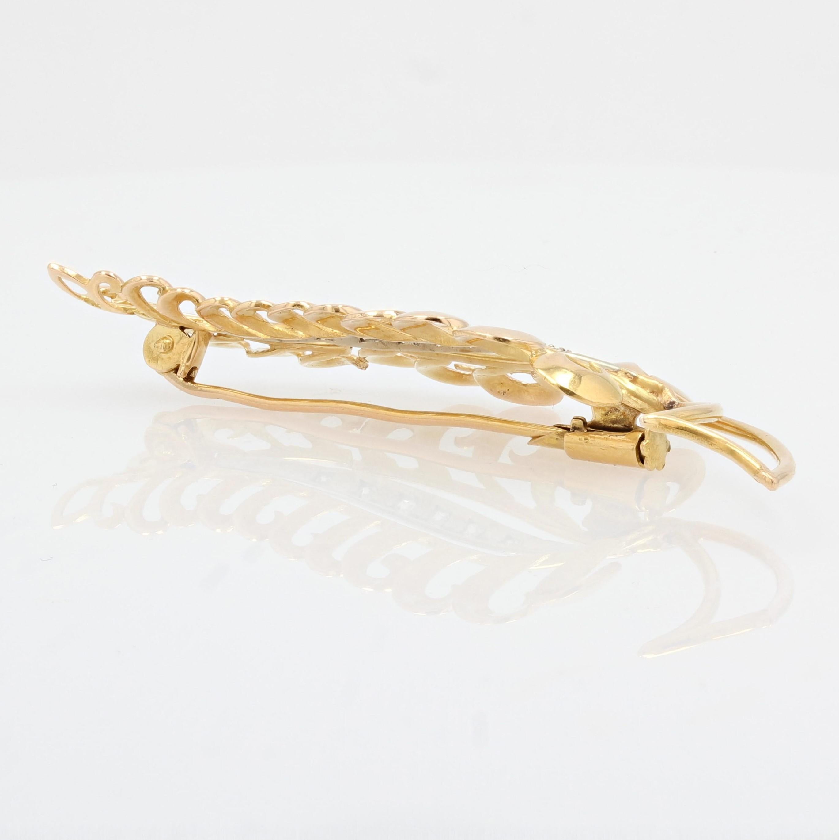 French 1960s Diamonds 18 Karat Yellow White Gold Leaf Brooch For Sale 2