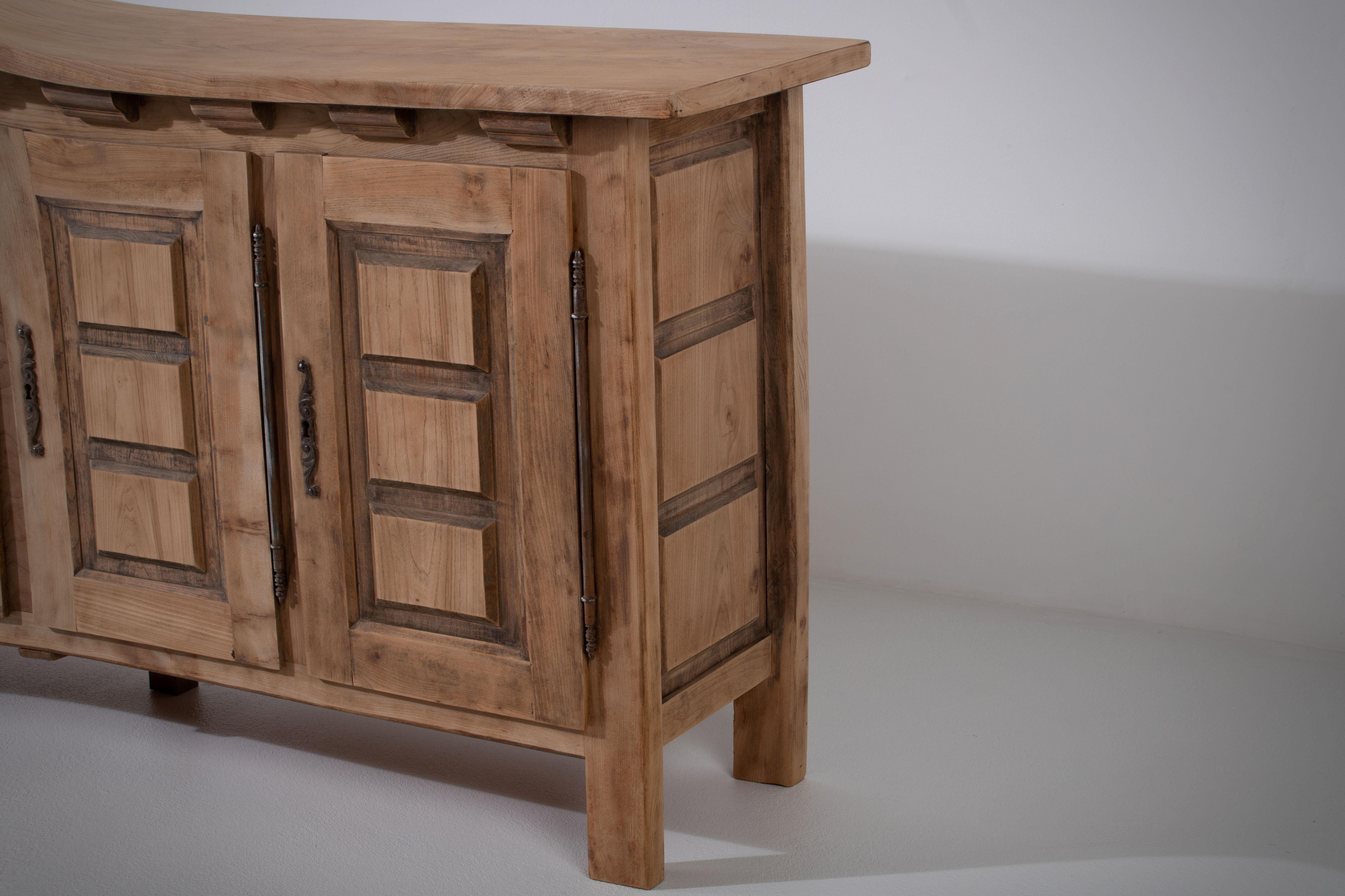 French 1960s Elm Sideboard In Good Condition For Sale In Wiesbaden, DE