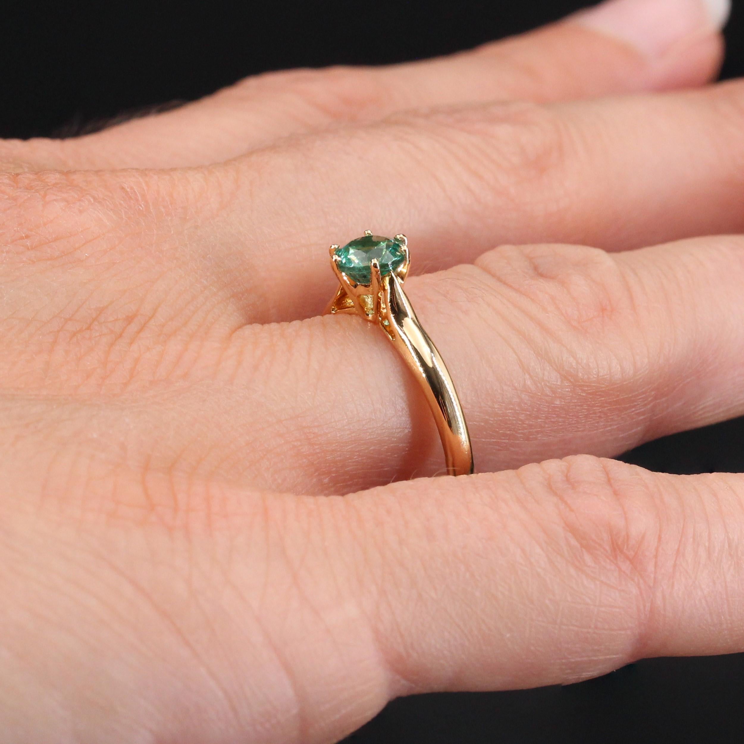French 1960s Emerald 18 Karat Yellow Gold Solitaire Ring 2