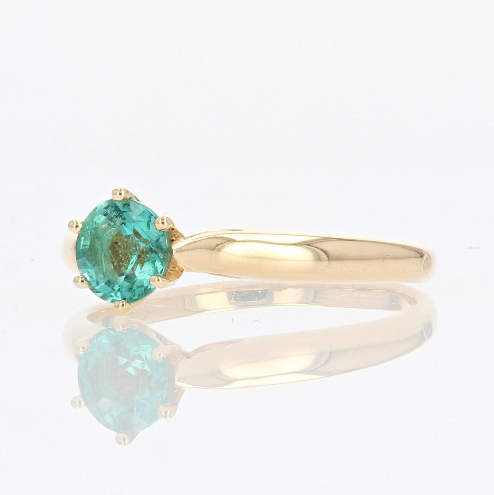 French 1960s Emerald 18 Karat Yellow Gold Solitaire Ring 3