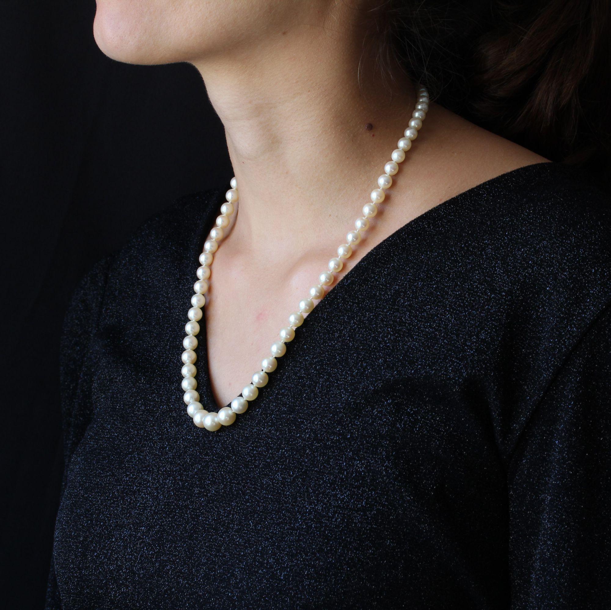 Perle Collier français des années 1960 à fermoir en perles de culture avec diamants et émeraudes en vente