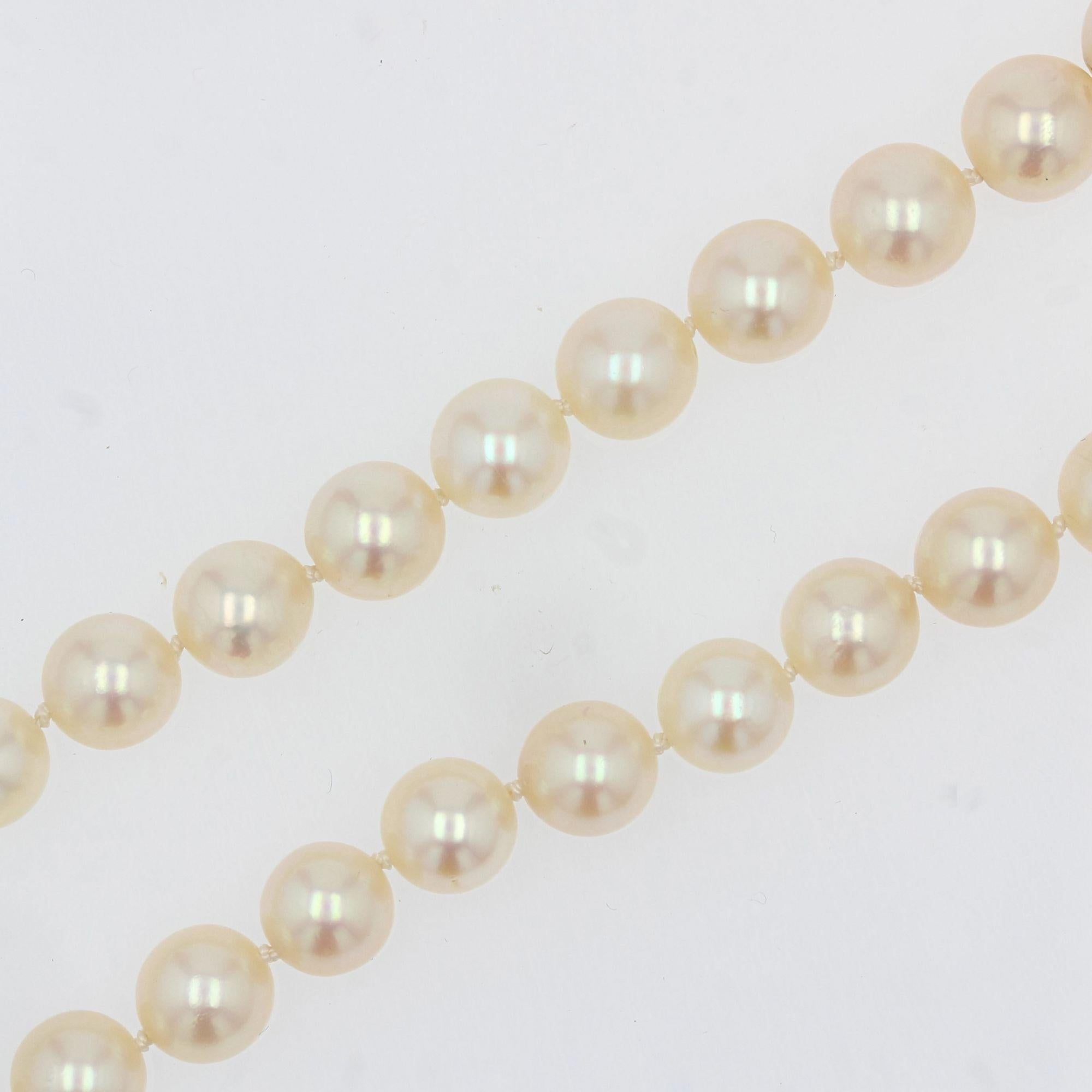 Collier français des années 1960 à fermoir en perles de culture avec diamants et émeraudes Pour femmes en vente
