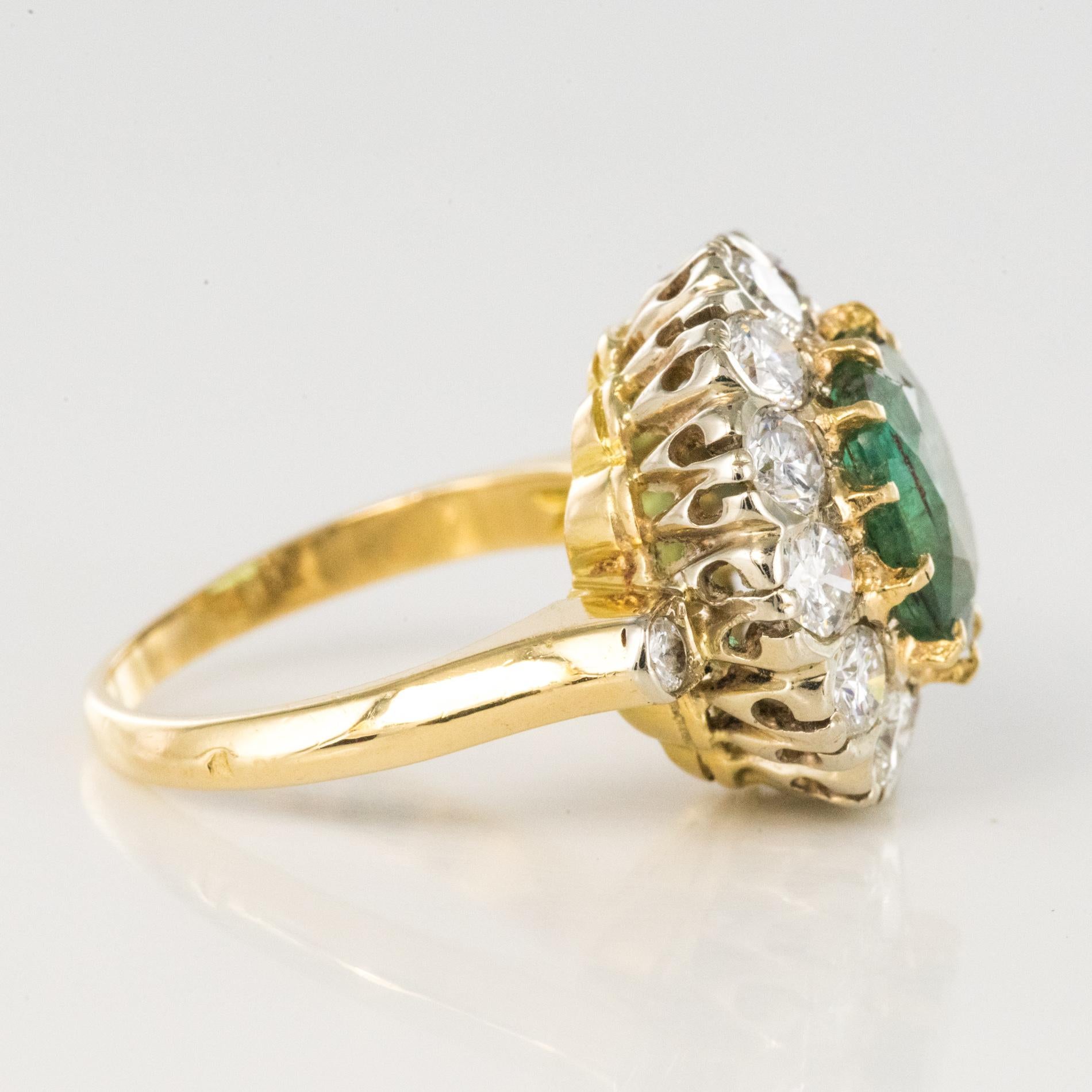 French 1960s Emerald Diamonds 18 Karat Yellow White Gold Daisy Ring 4