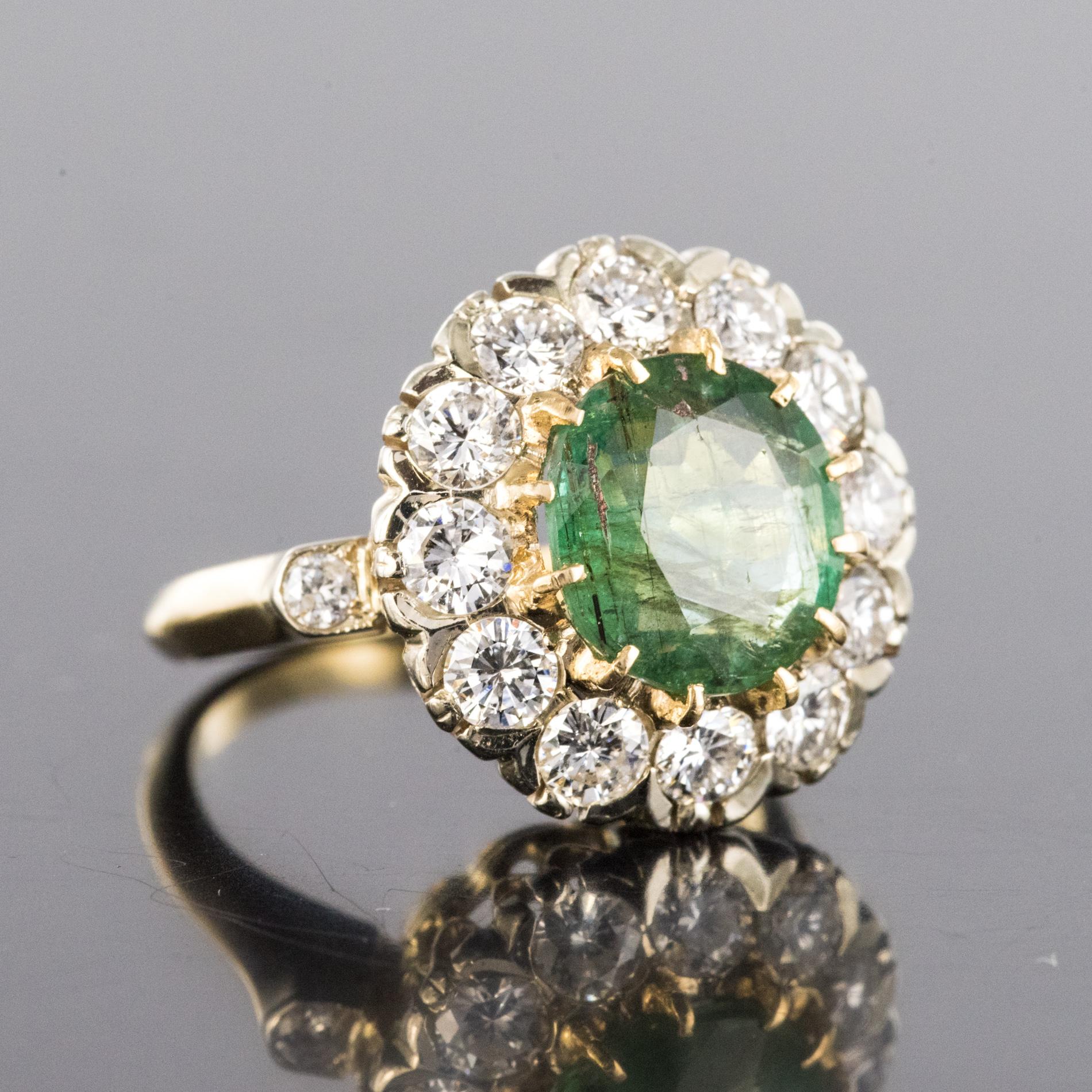 Women's French 1960s Emerald Diamonds 18 Karat Yellow White Gold Daisy Ring
