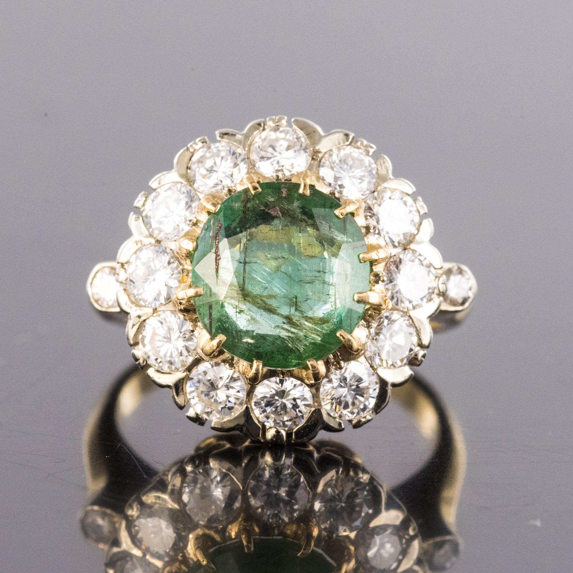 French 1960s Emerald Diamonds 18 Karat Yellow White Gold Daisy Ring 2