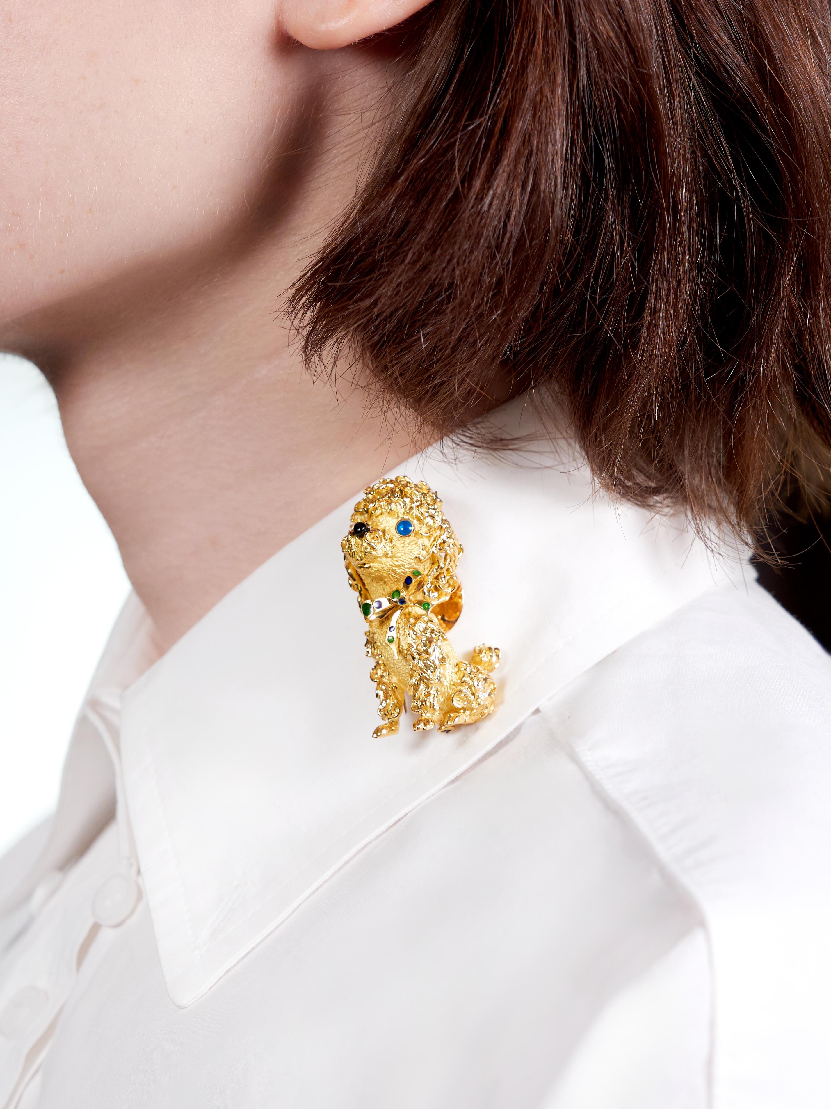 Designed as a stylized poodle dog with dimensional features
With an engraved matte body and high polish fur accents
Decorated with enamel nose, eyes, and bow spots
Opaque black, transparent blue, and green in color
Completed by hinged pinstem with