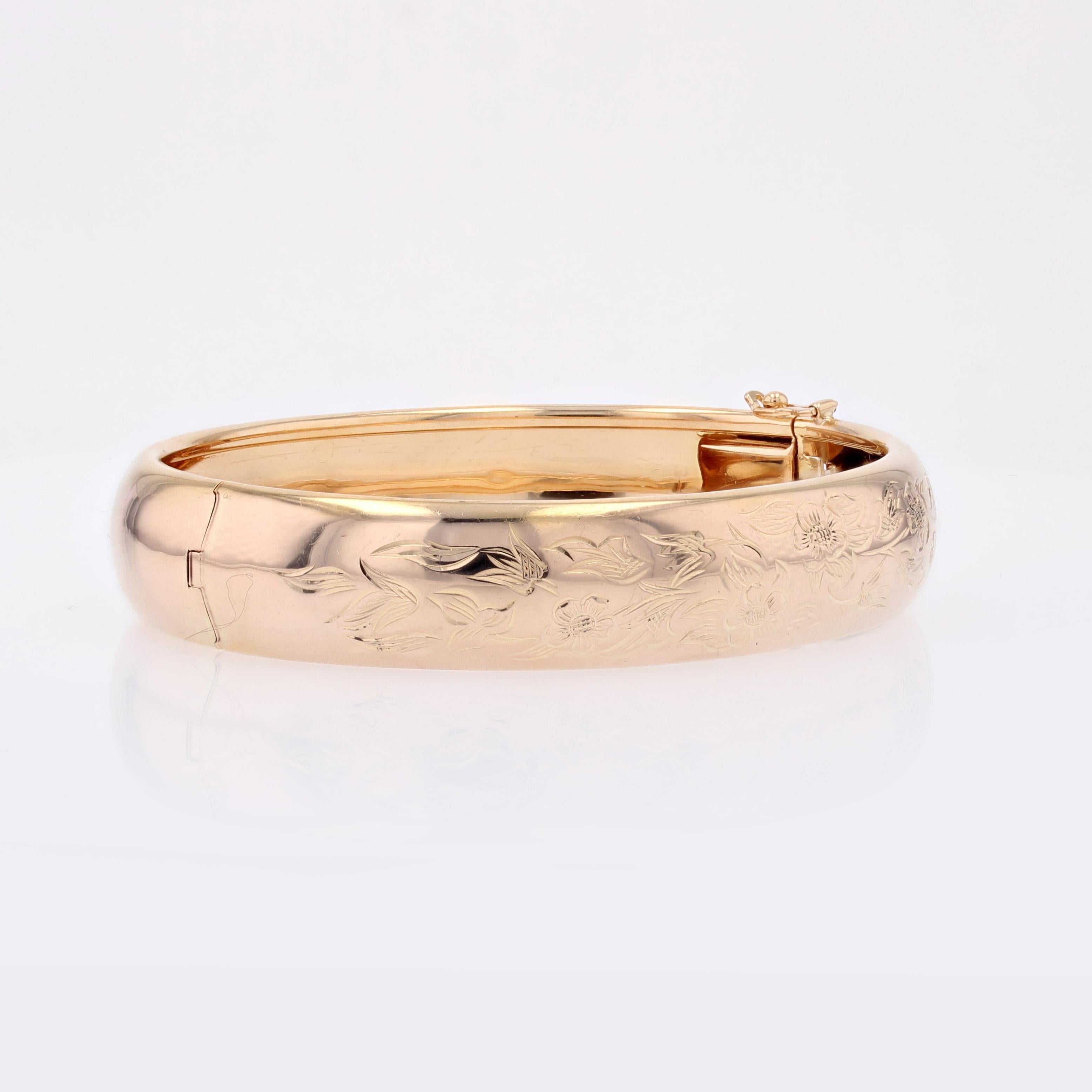 Bracelet jonc français des années 1960 en or rose 18 carats à motifs floraux Pour femmes en vente