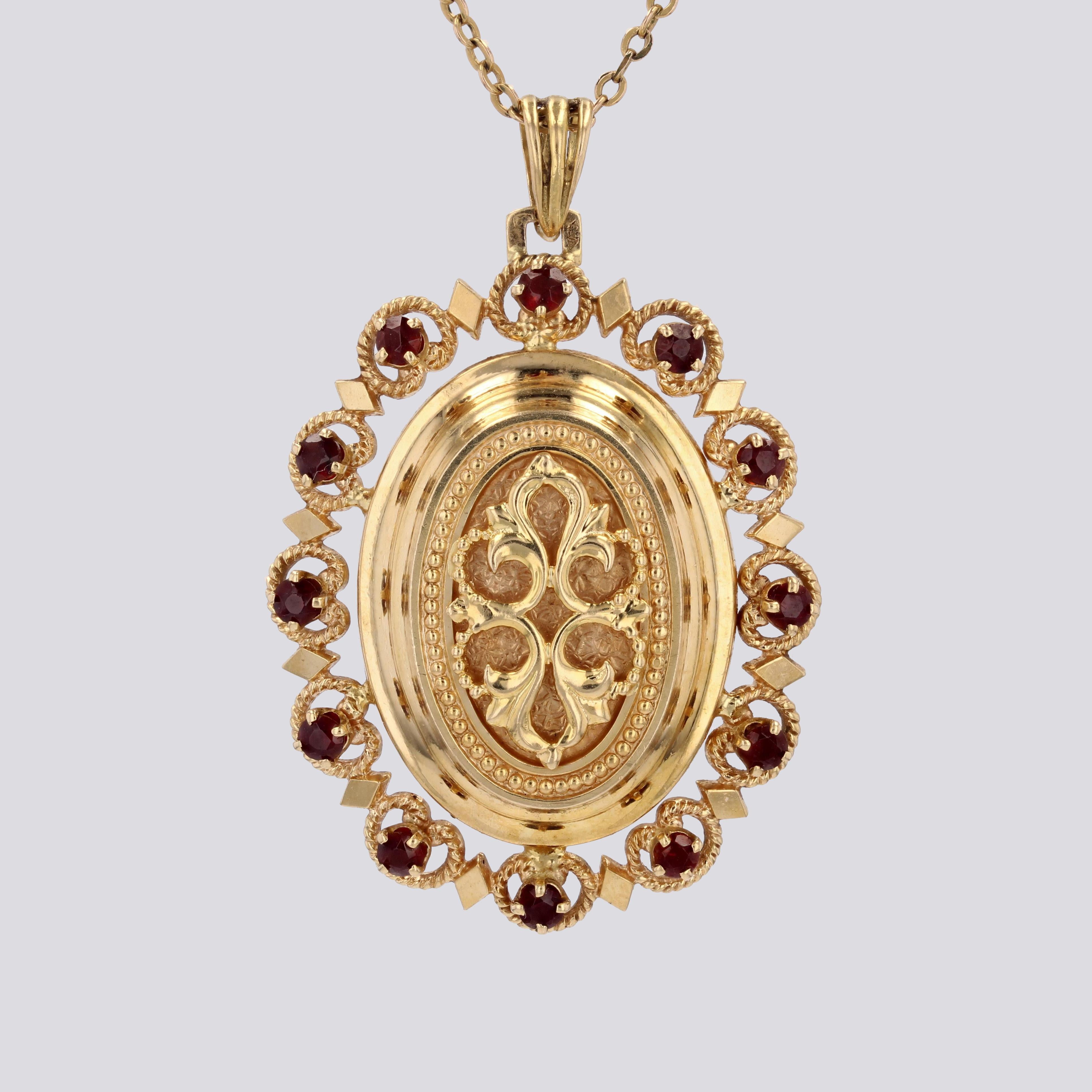 Médaillon français des années 1960 en or jaune 18 carats et grenat en vente 4