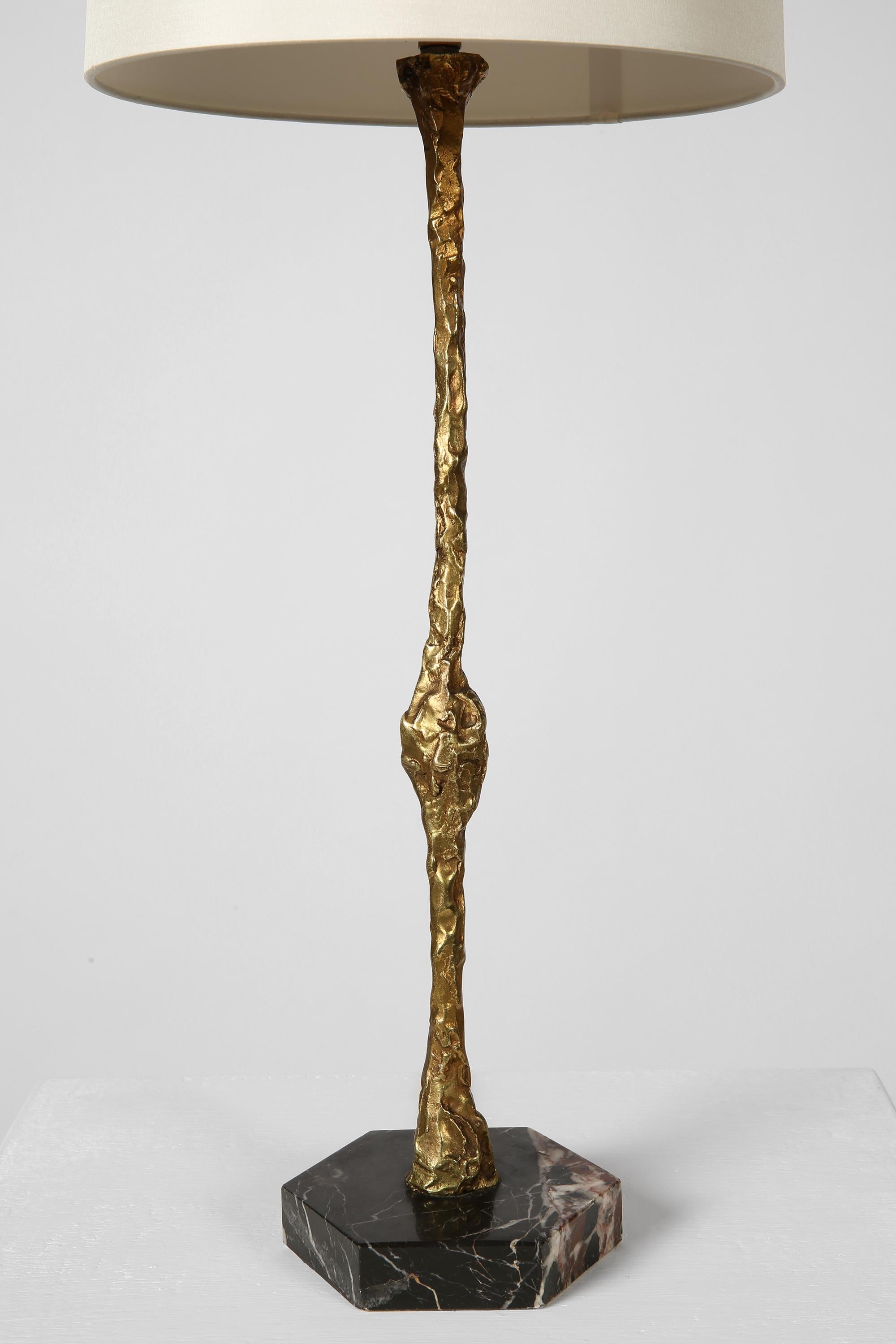 Bronze Lampe de table en bronze de style Giacometti des années 1960 en vente