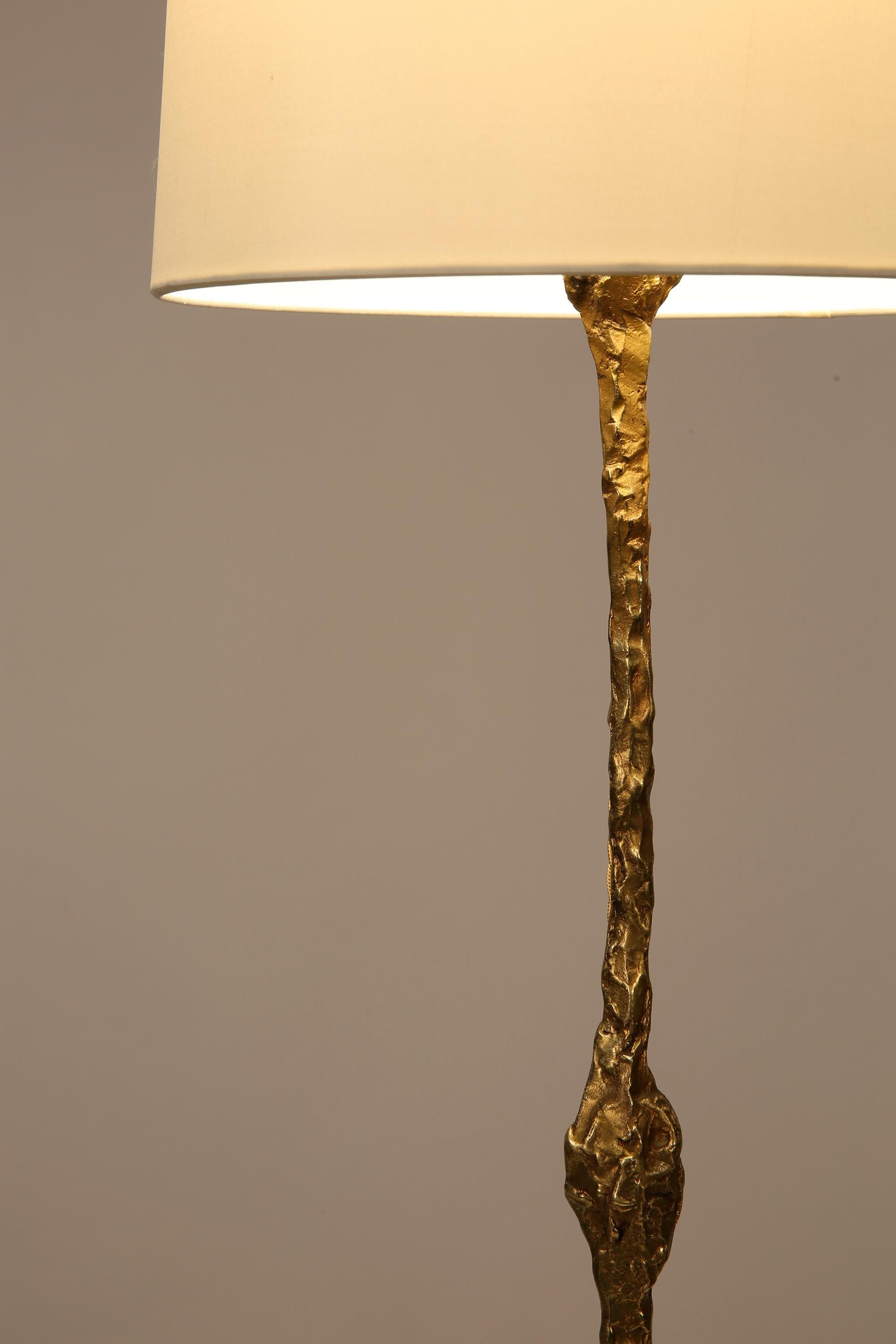 Lampe de table en bronze de style Giacometti des années 1960 en vente 1
