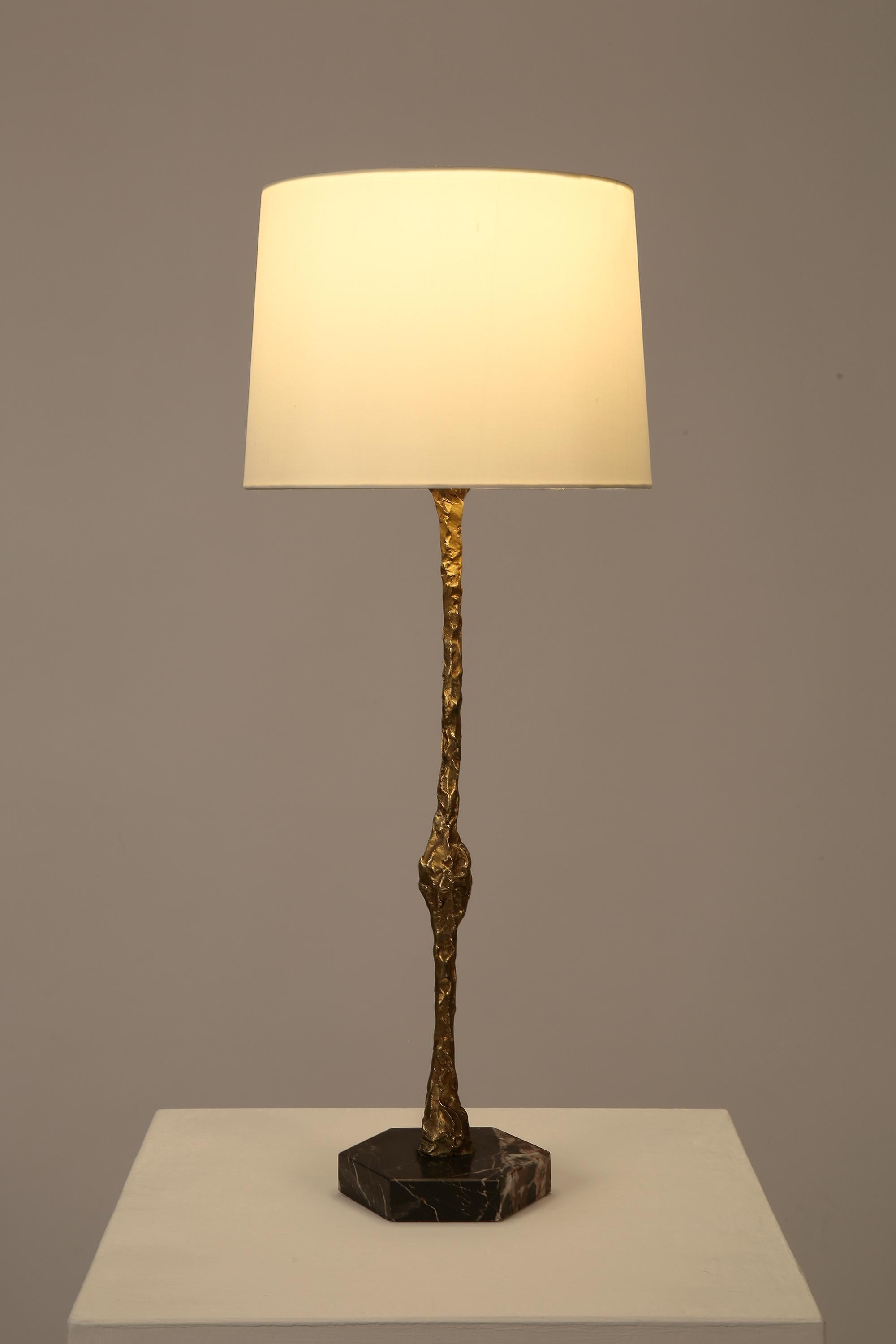 Lampe de table en bronze de style Giacometti des années 1960 en vente 3