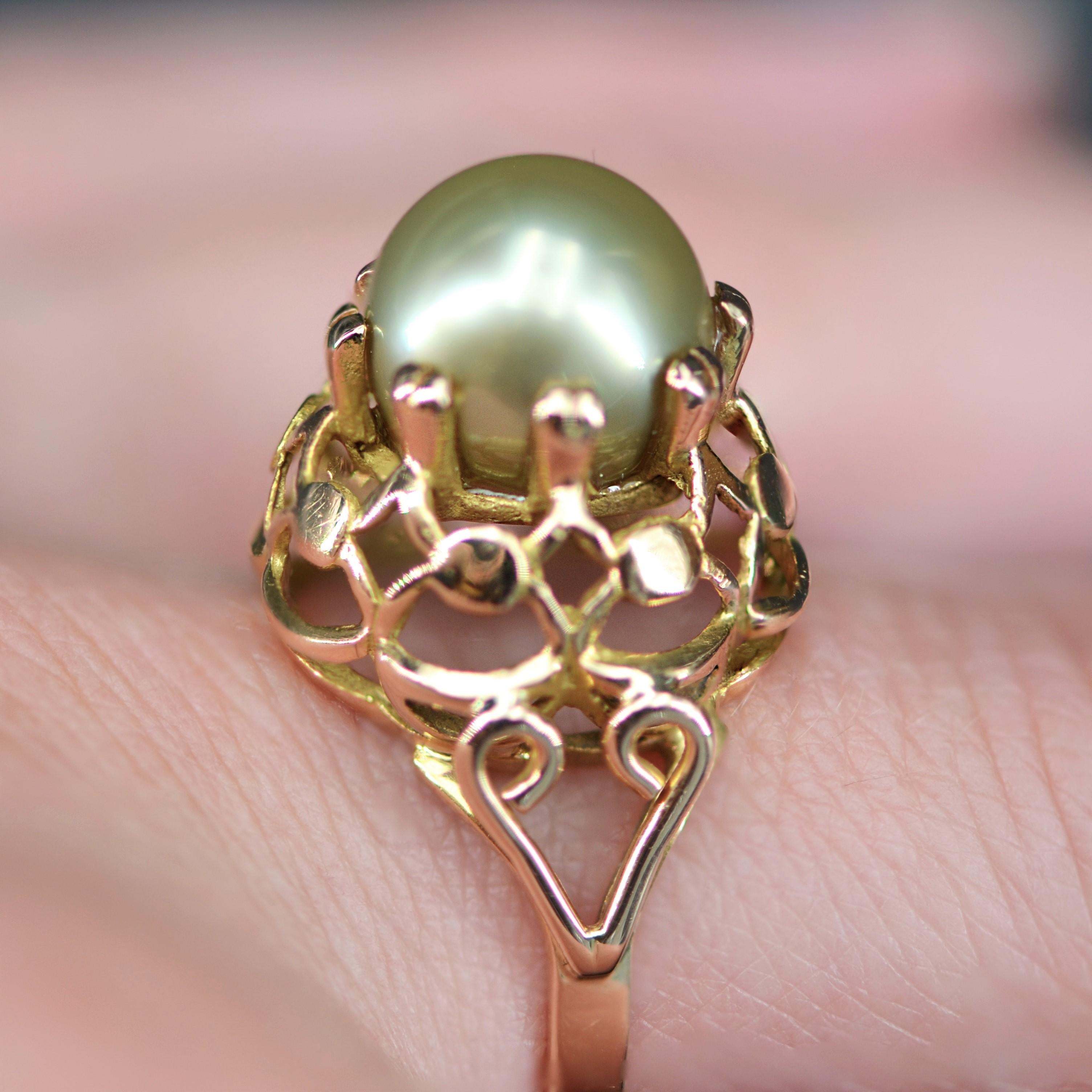 French, 1960s, Gold Pearl 18 Karat Yellow Gold Retro Dome Ring 10