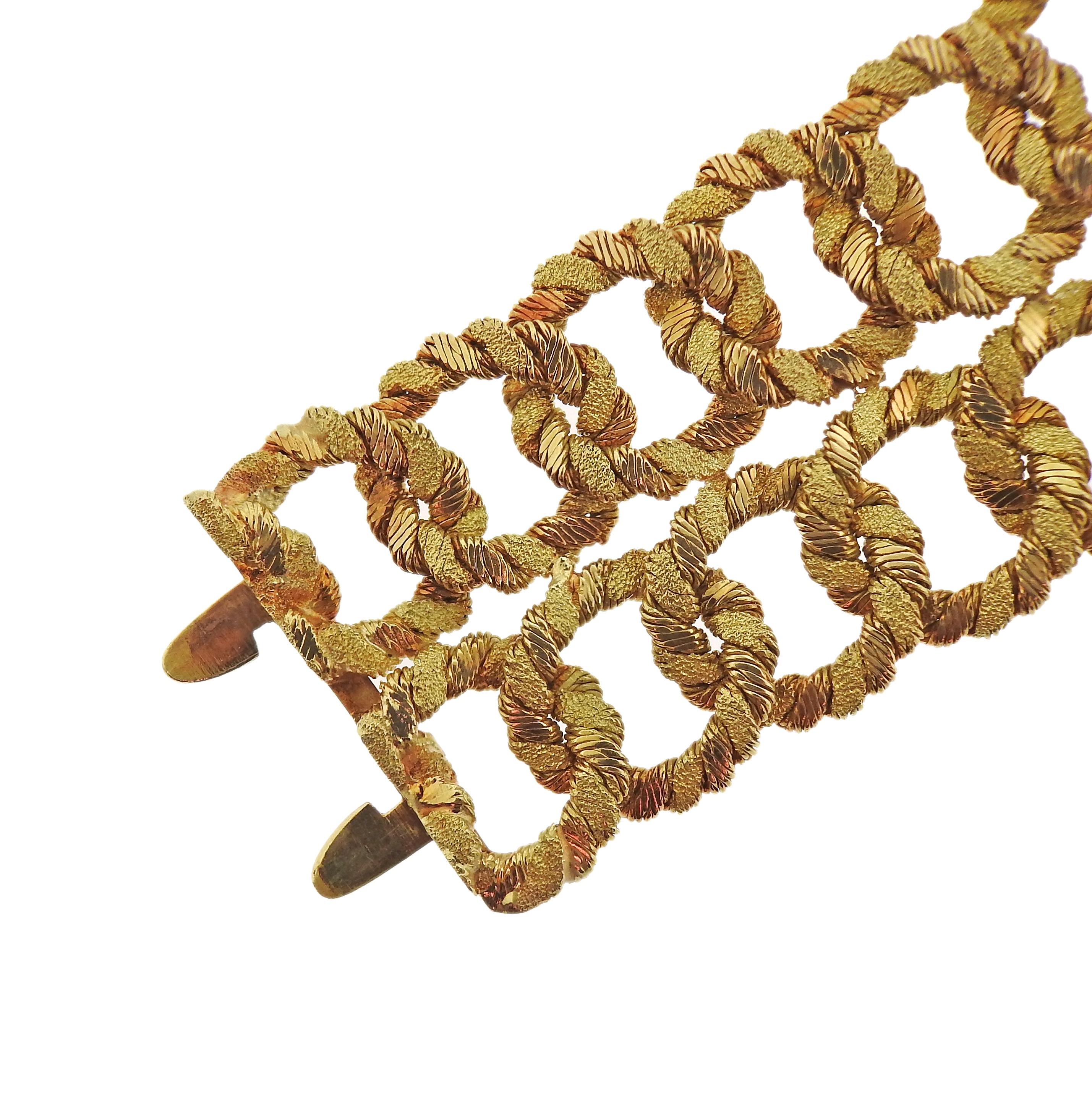 French made, circa 1960s vintage 18k gold bracelet, featuring interlocked links, two rows. Bracelet is 7.25