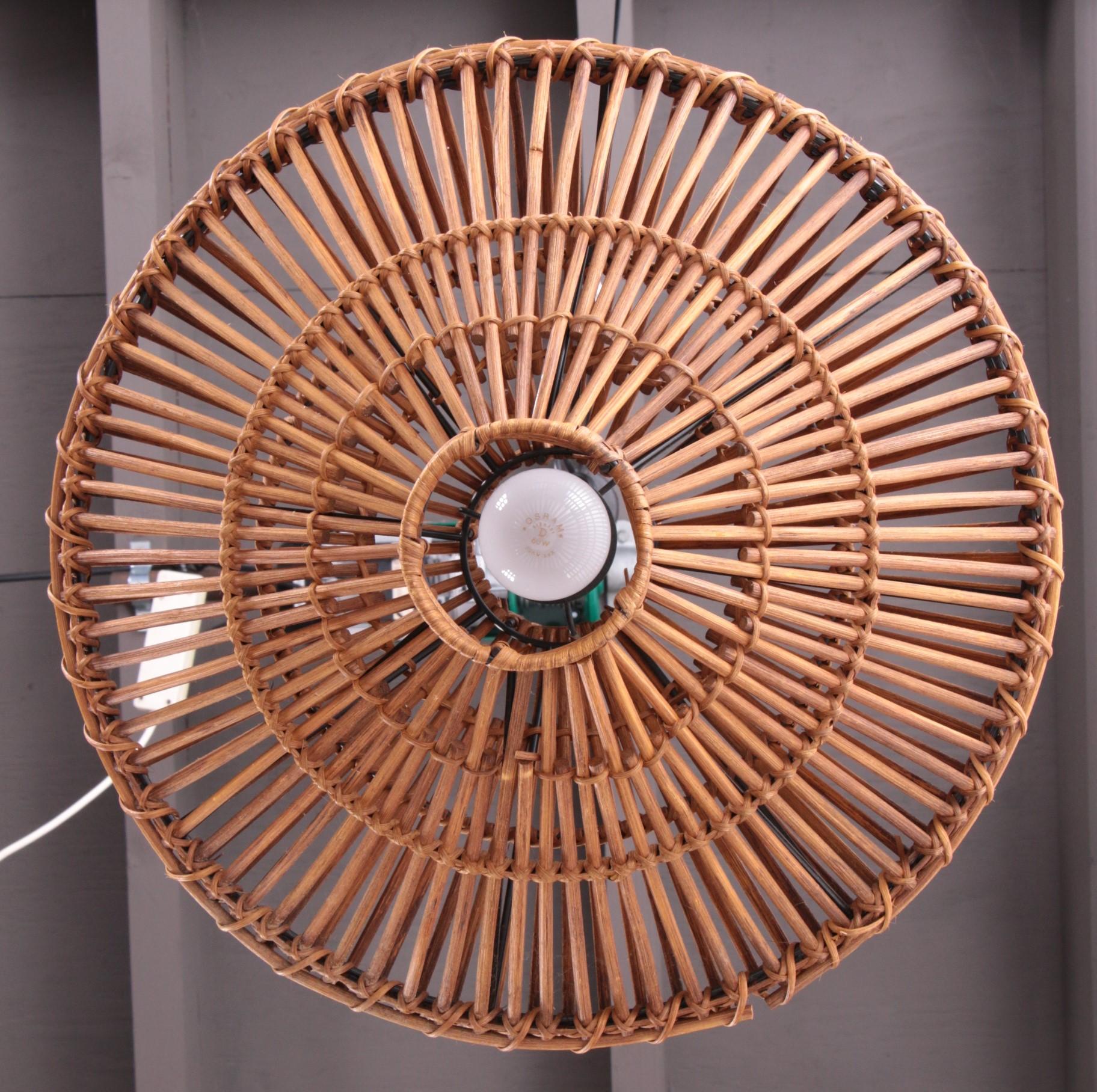 Lampe suspendue française des années 1960 en bambou en vente 4