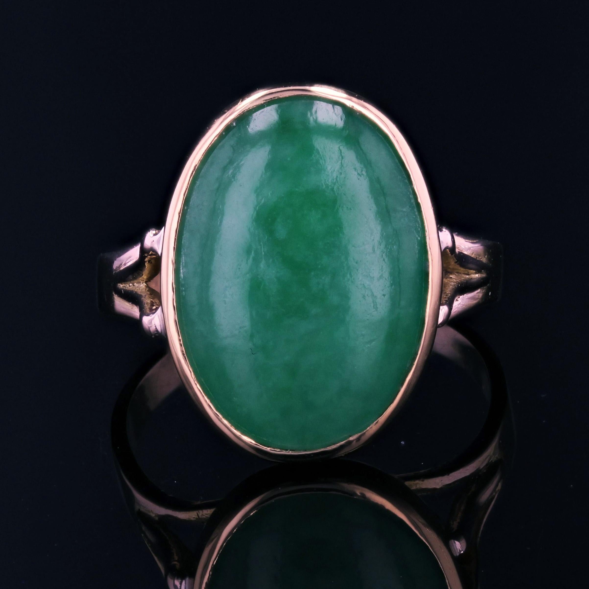 Retro French 1960s Jade Jadeite 18 Karat Yellow Gold Ovale Ring For Sale
