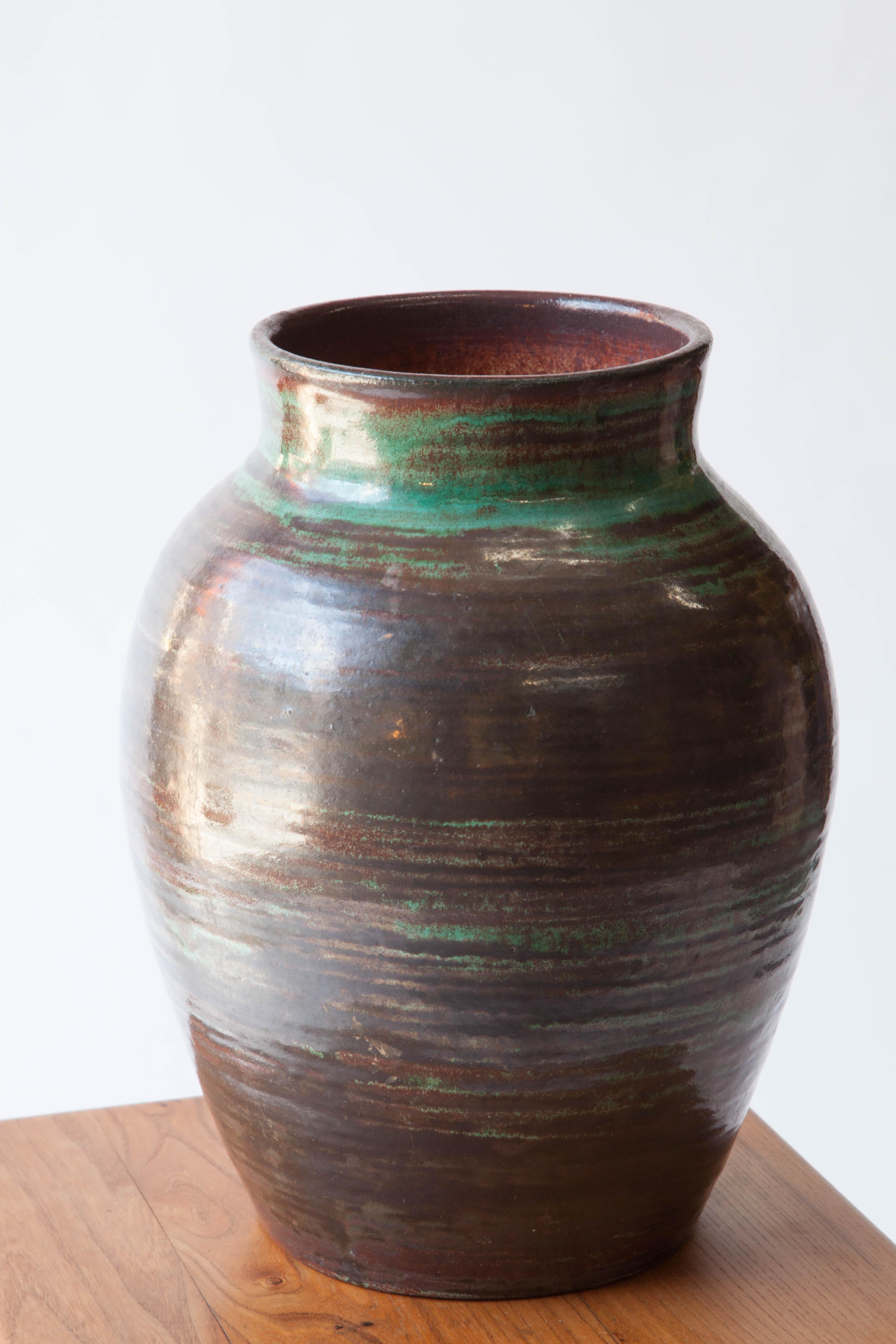 A ceramic jar with a glaze reminiscent of verdigris or raku firing. A soft sheen. Accolay, France. 1960s. Signed 