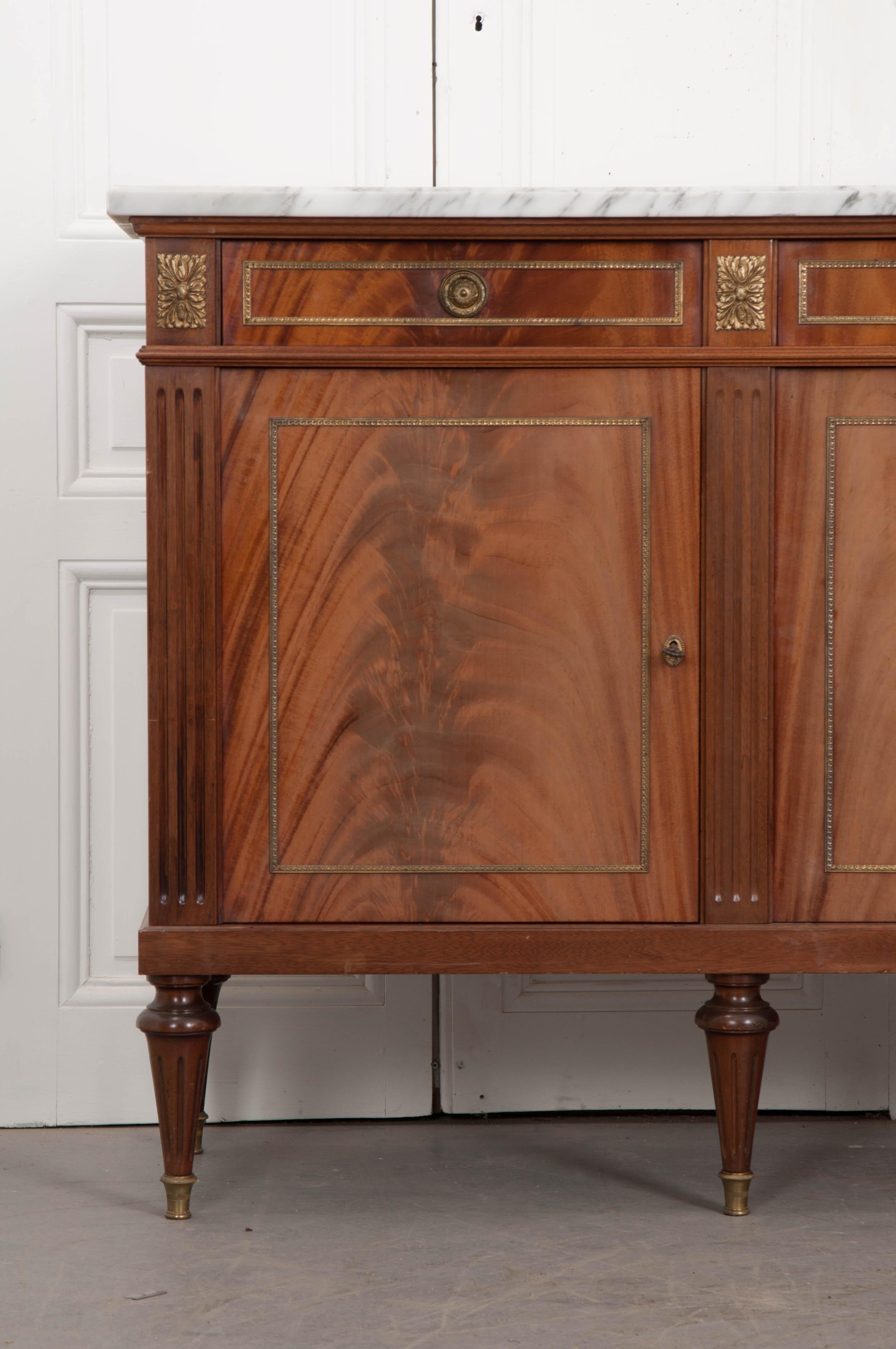 French 1960s Louis XVI-Style Mahogany Enfilade with Marble Top In Good Condition In Baton Rouge, LA