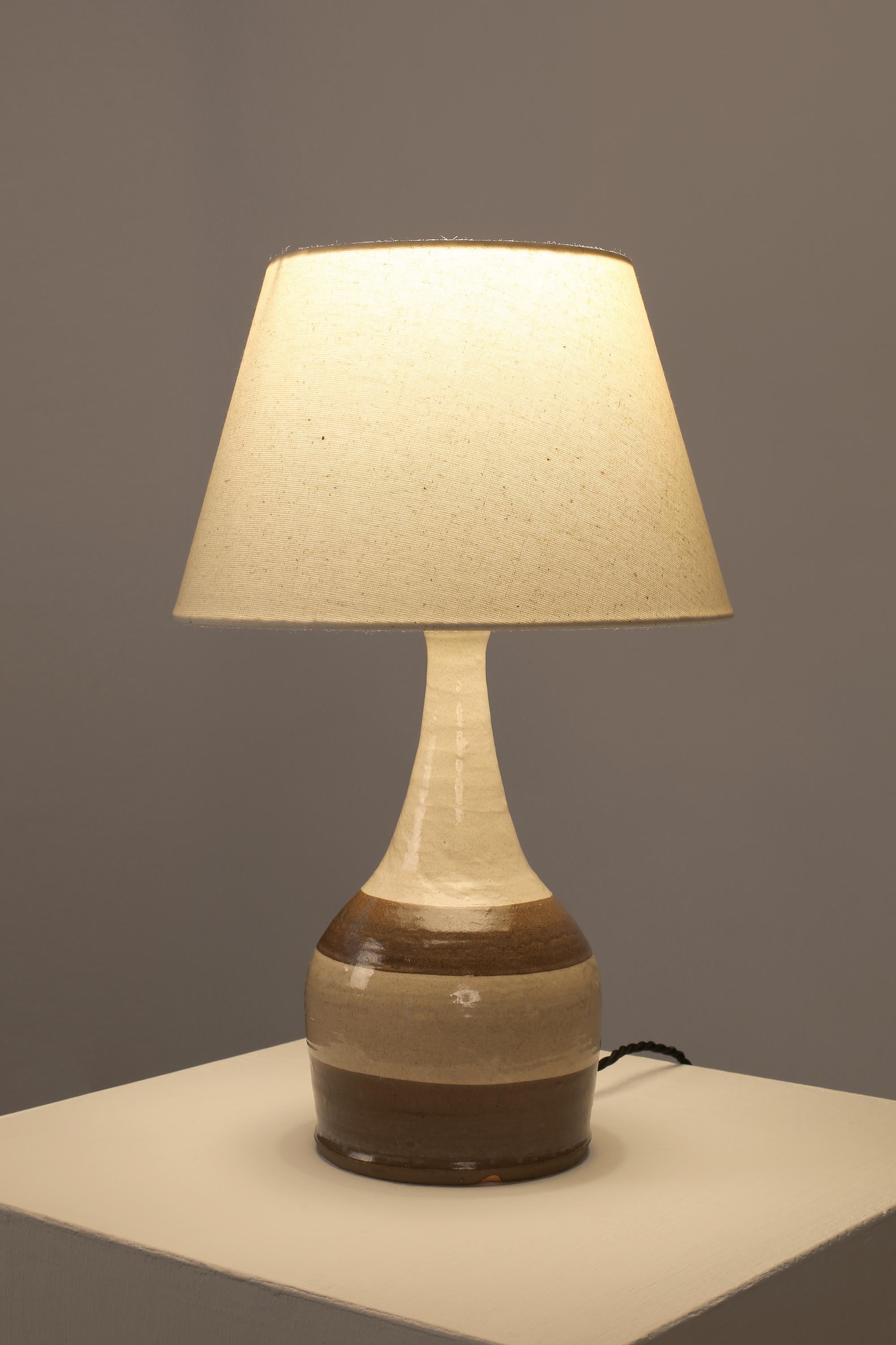 French 1960s Midcentury Marais Banded Terracotta Table Lamp In Good Condition For Sale In London, GB