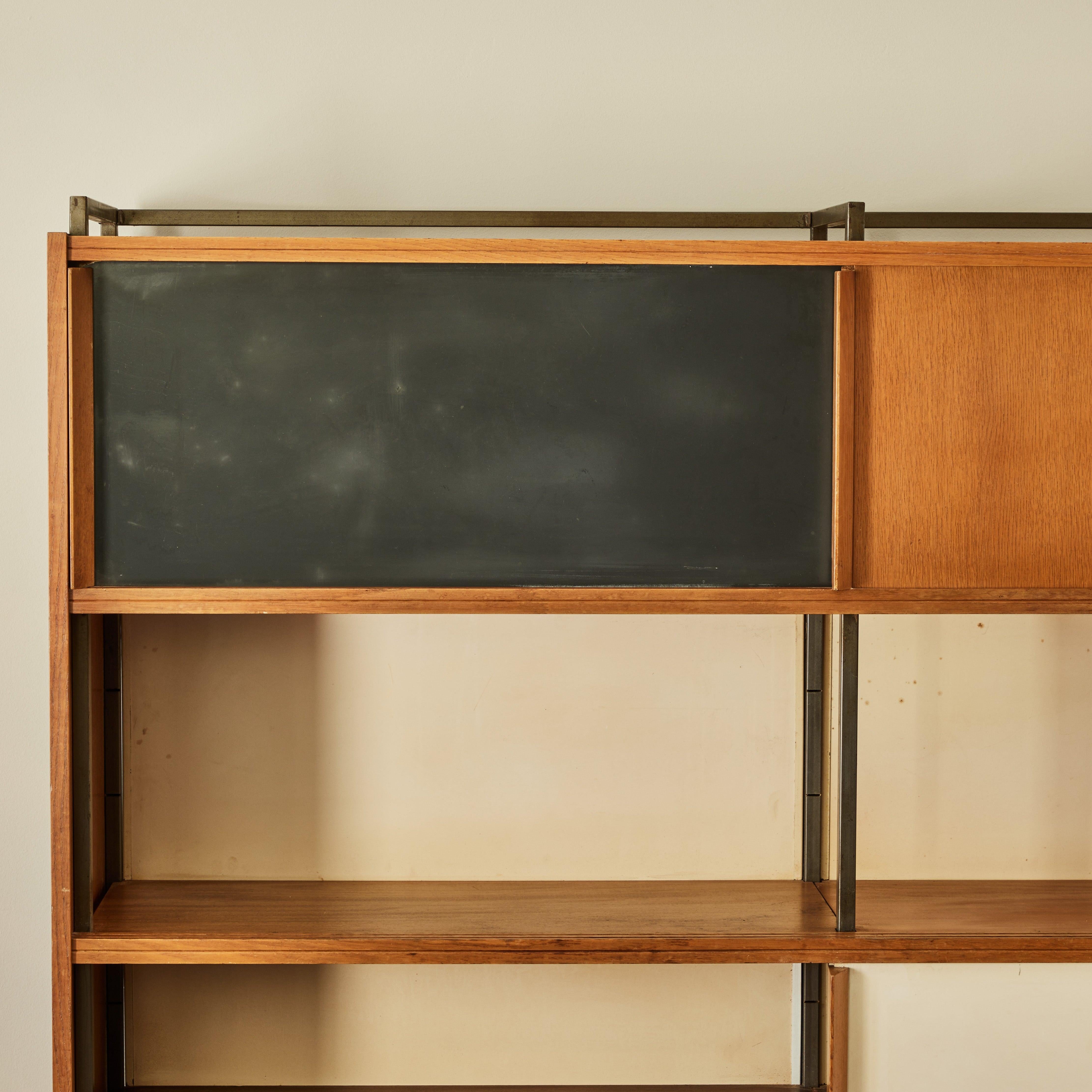 French 1960s Modular Display Cabinet In Good Condition In Los Angeles, CA