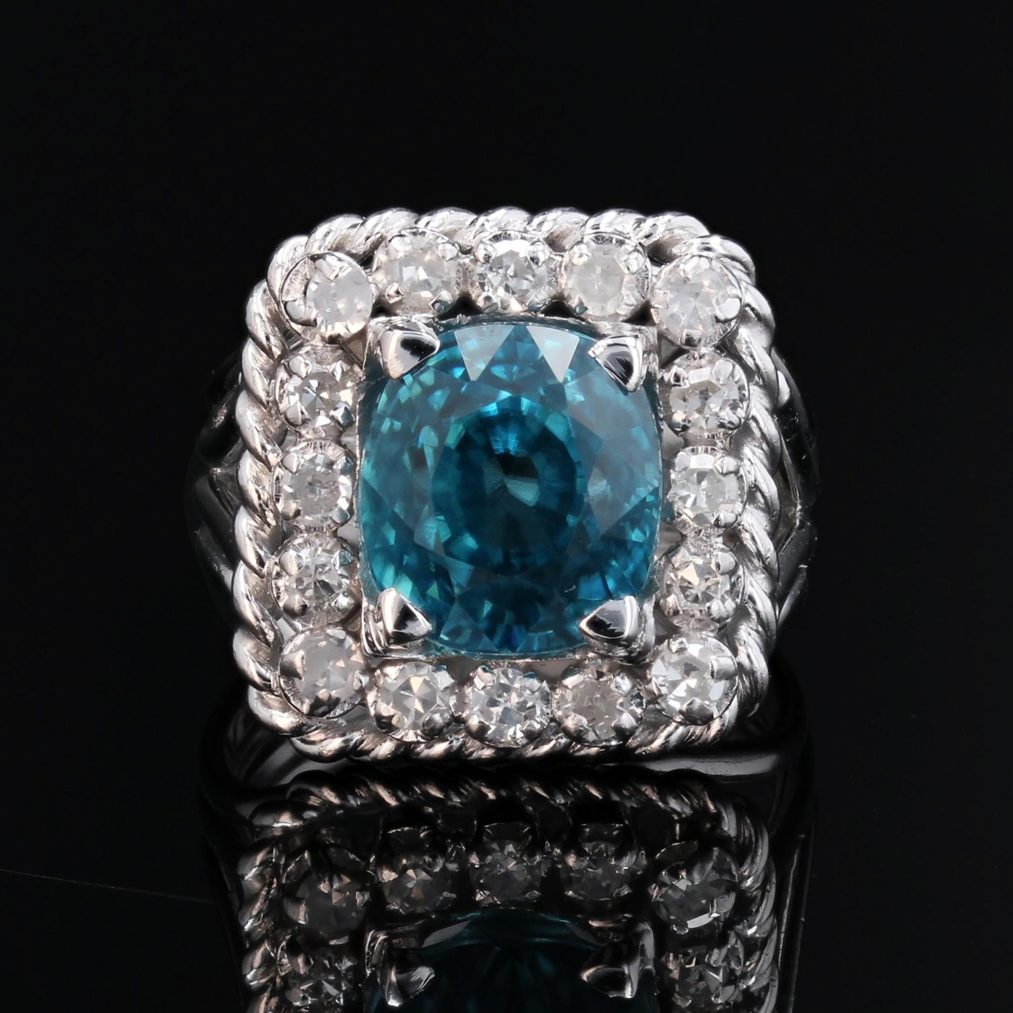 French 1960s Natural Blue Zircon Diamonds Platinum Rectangular Ring In Excellent Condition For Sale In Poitiers, FR