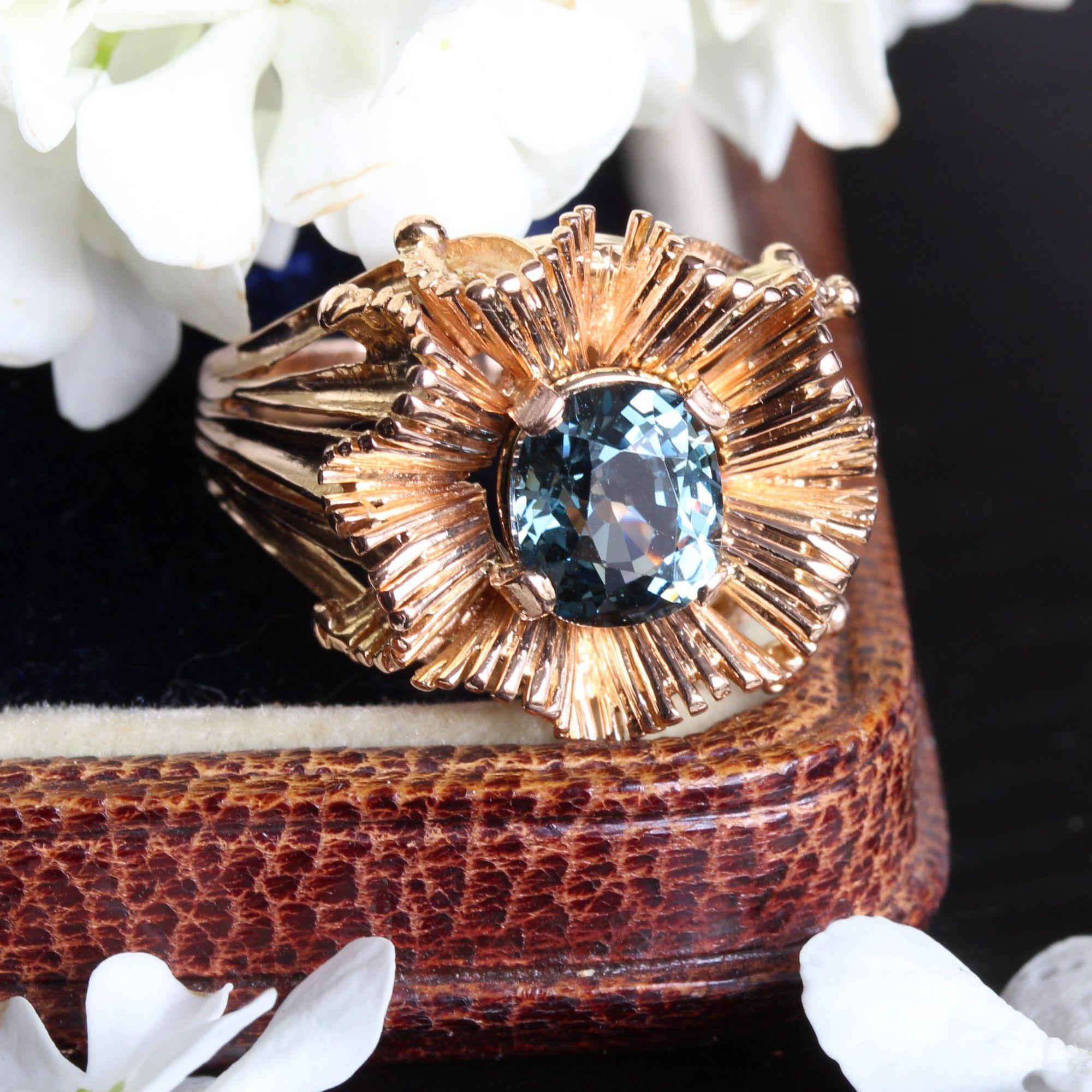 French 1960s Natural Spinel Cushion 18 Karat Rose Gold Retro Ring For Sale 9