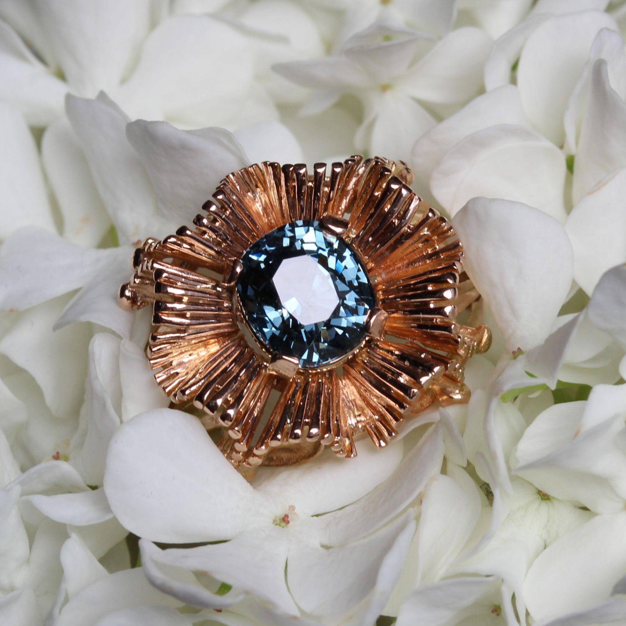 French 1960s Natural Spinel Cushion 18 Karat Rose Gold Retro Ring For Sale 10